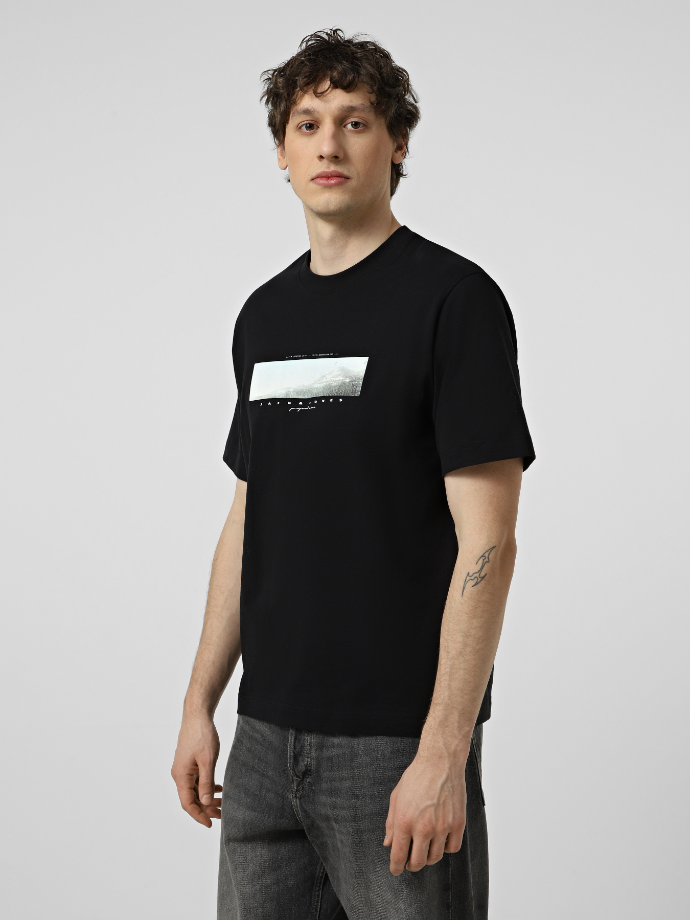 Футболки и поло JACK & JONES FUSION PHOTO PRINT TEE модель 12289870_Black Футболки и поло JACK & JONES FUSION PHOTO PRINT TEE модель 12289870_Black Фото
