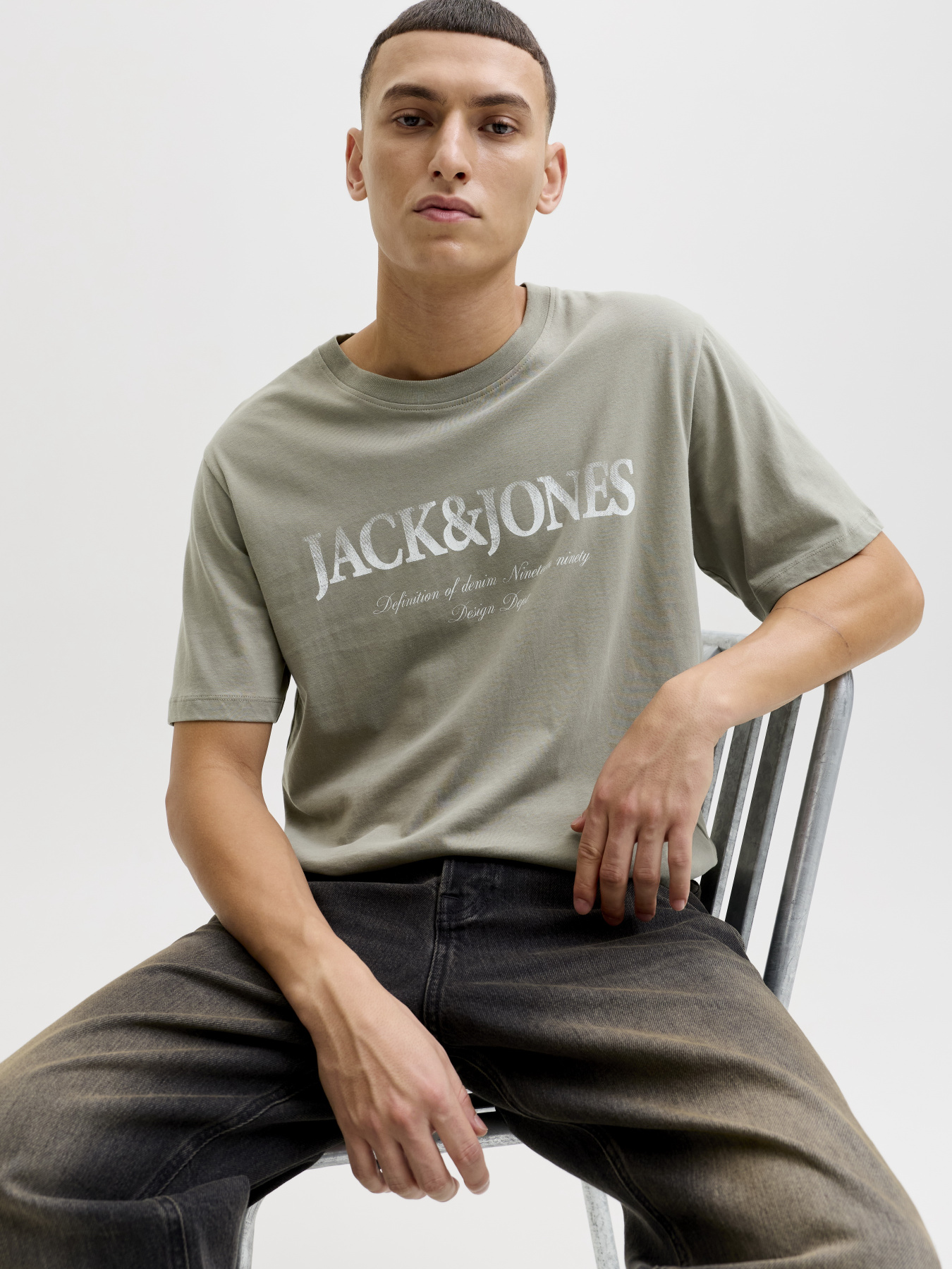 Футболки и поло JACK & JONES DEVIN DAYTONA PRINT TEE модель 12290173_Vetiver Футболки и поло JACK & JONES DEVIN DAYTONA PRINT TEE модель 12290173_Vetiver Фото