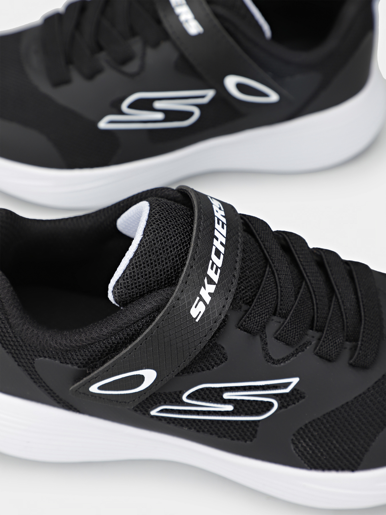 Кроссовки Skechers GO RUN 400 V2 модель 303580L BLK Фото