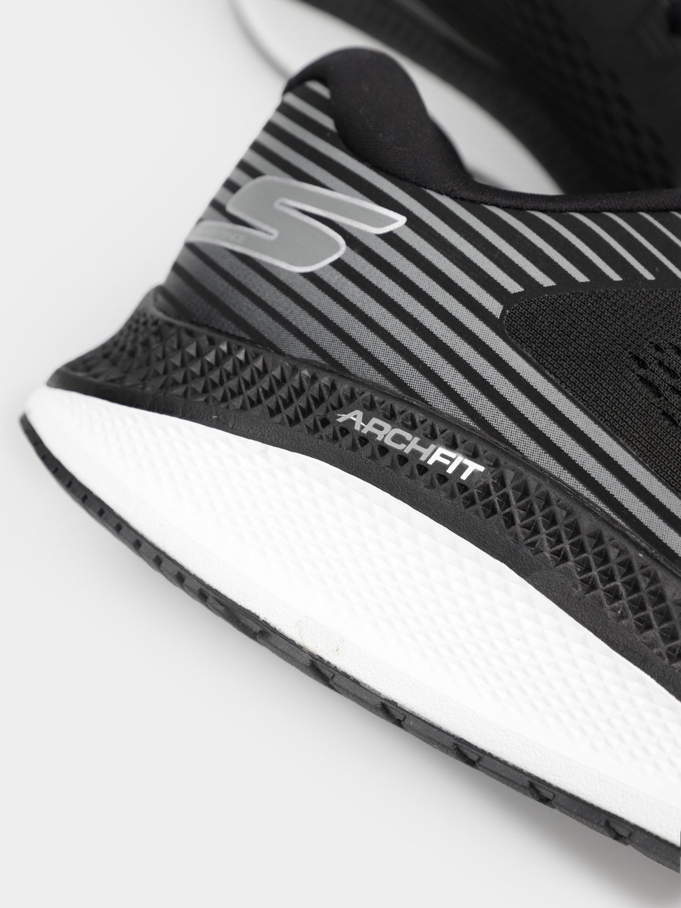 Кросівки Skechers Tech Running GOrun Persistence модель 246053 BKW Фото