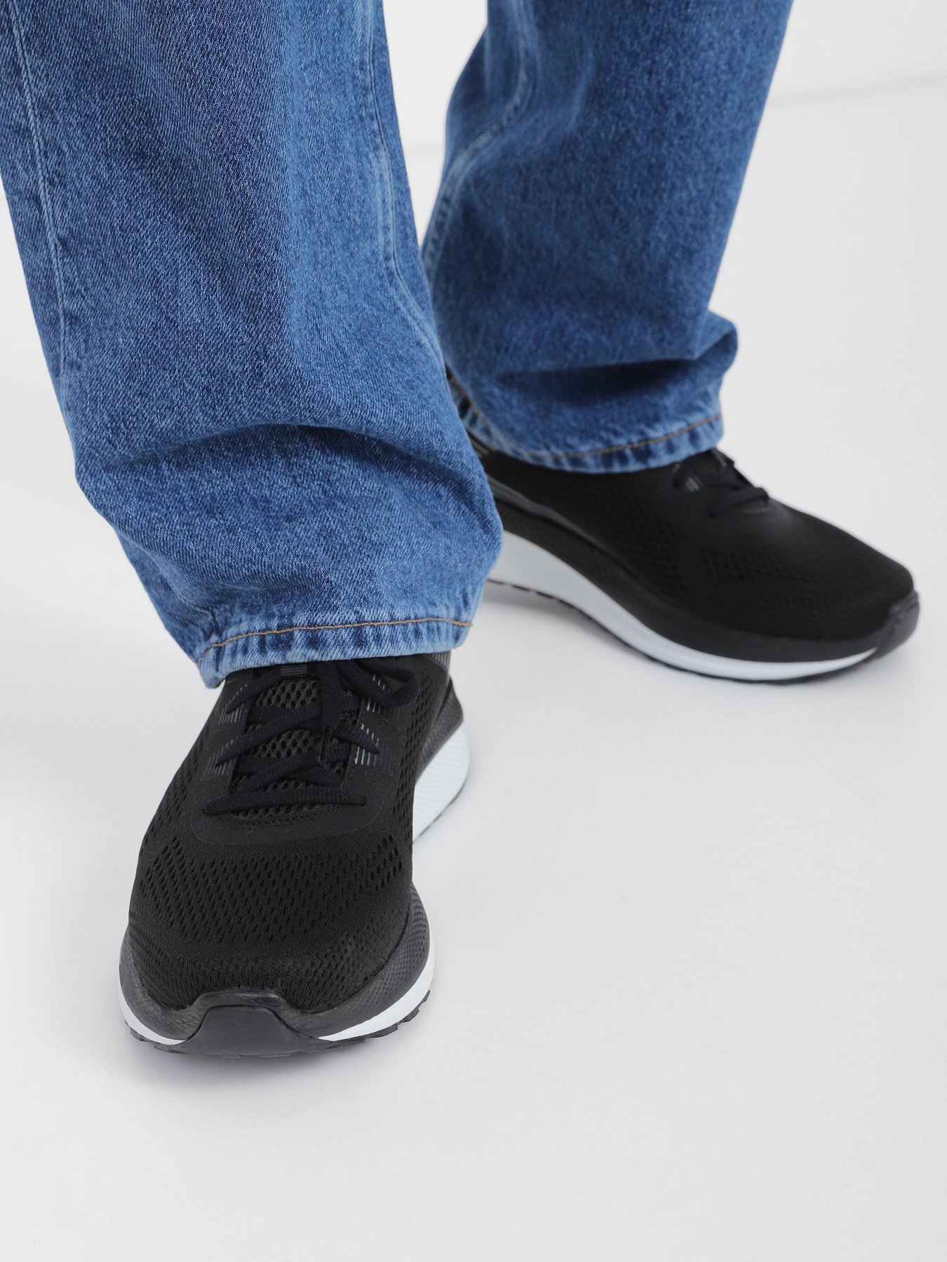 Кросівки Skechers Tech Running GOrun Persistence модель 246053 BKW Фото