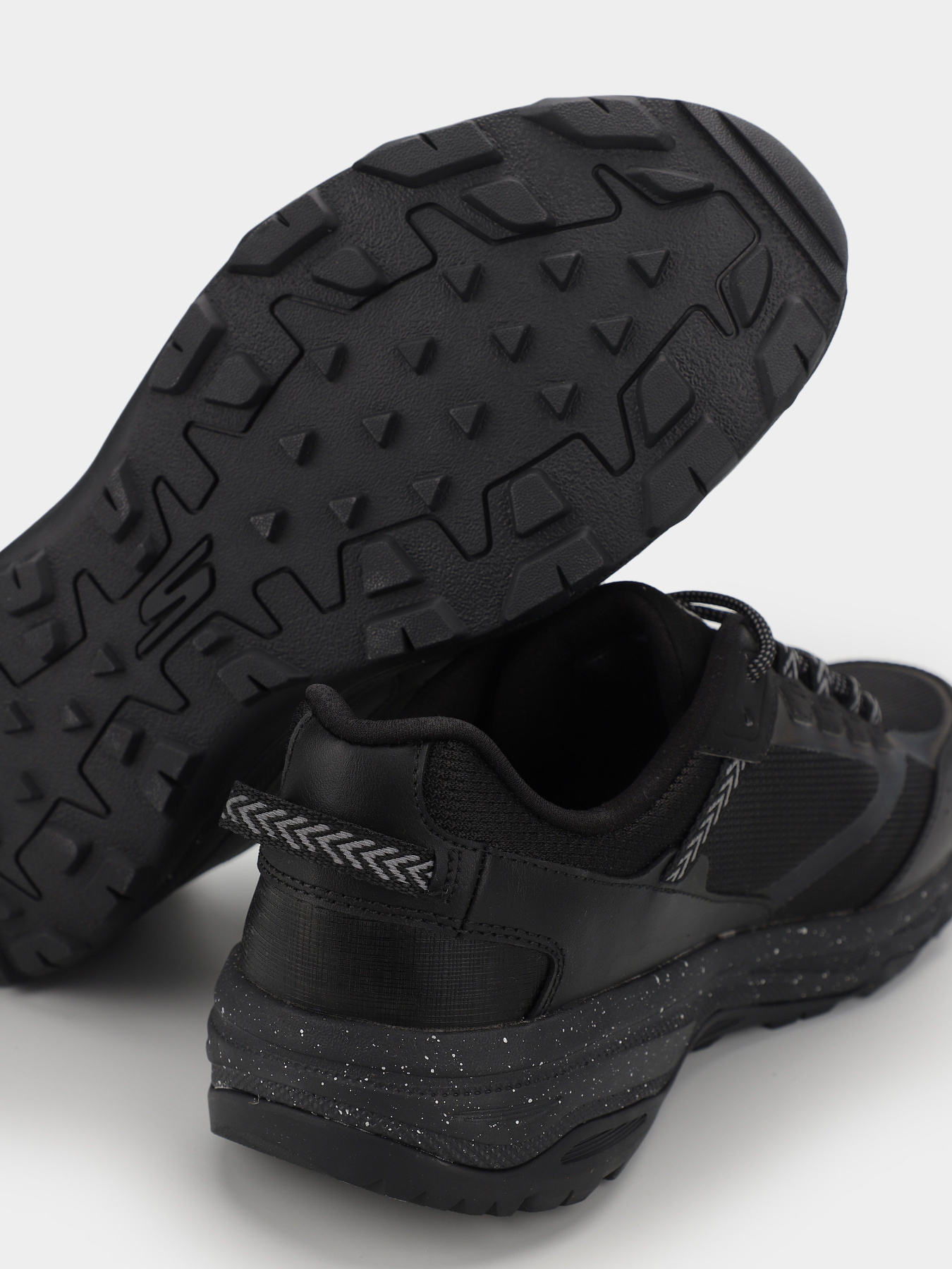 Кросівки Skechers Go Run Trail Altitude х Superhumans модель 220790 BBK Фото
