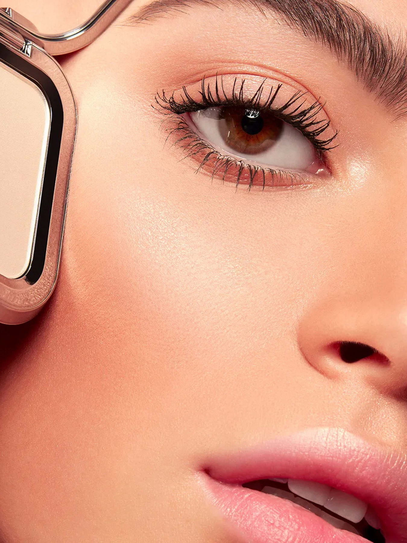 Пудровий хайлайтер Glow Fusion Powder Highlighter KIKO MILANO модель KM000000644001B Пудровий хайлайтер Glow Fusion Powder Highlighter KIKO MILANO модель KM000000644001B Фото