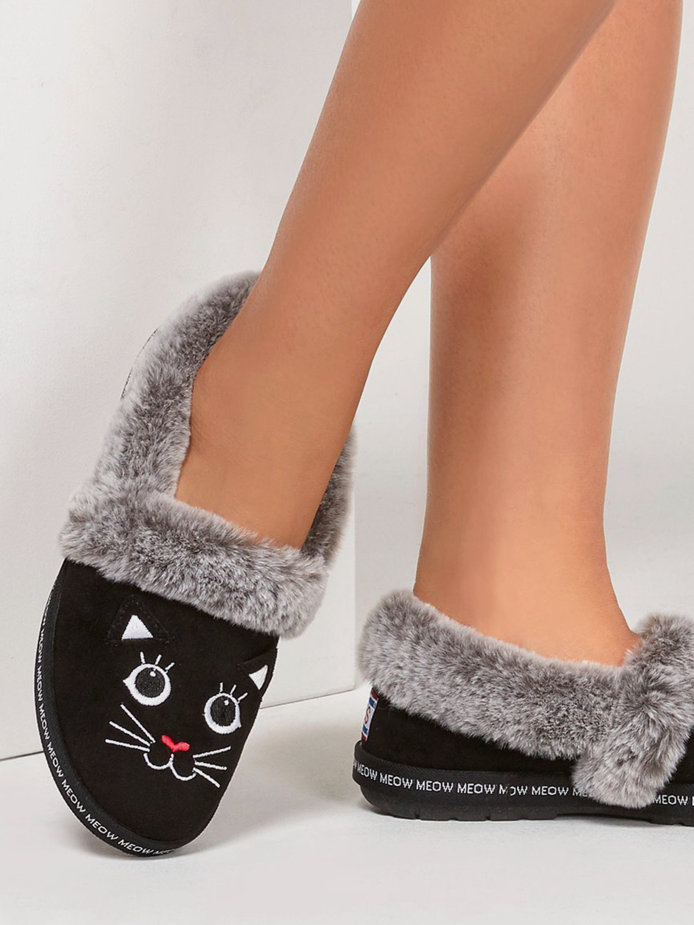 Капці Skechers BOBS Too Cozy - Meow Pajamas модель 33355 BLK Капці Skechers BOBS Too Cozy - Meow Pajamas модель 33355 BLK Фото
