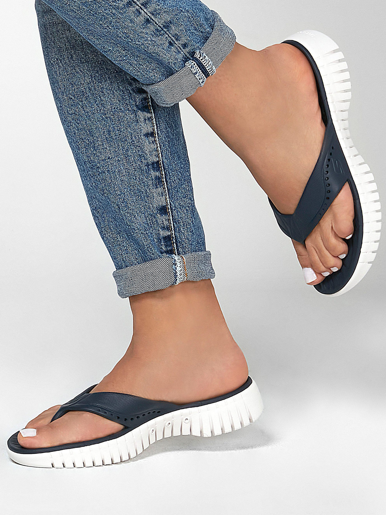 Шлёпанцы Skechers GOwalk Smart™ - Mahalo модель 111115 NVY Шлёпанцы Skechers GOwalk Smart™ - Mahalo модель 111115 NVY Фото