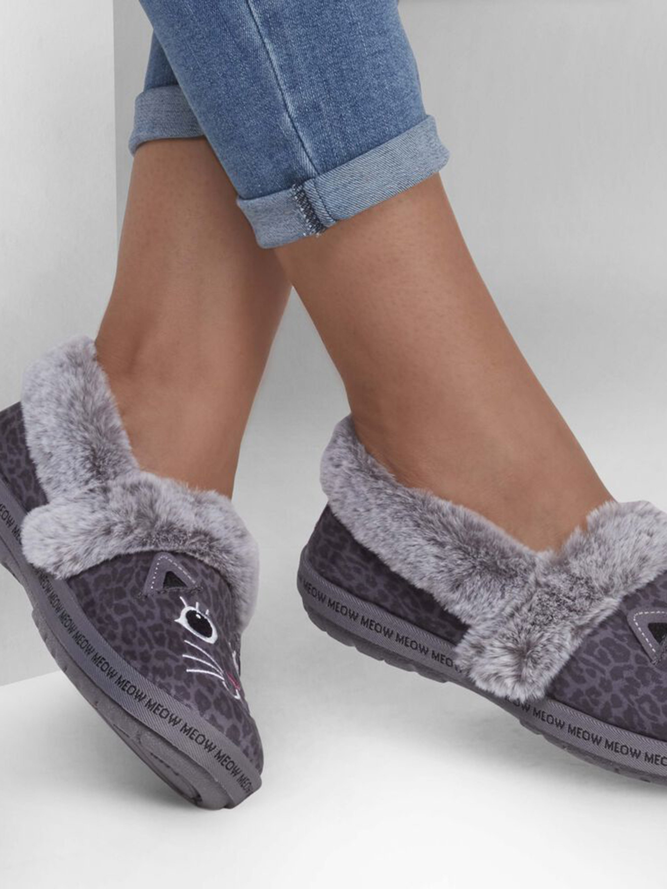 Тапки Skechers BOBS Too Cozy - Jazzy Pawty модель 113677 CCL Тапки Skechers BOBS Too Cozy - Jazzy Pawty модель 113677 CCL Фото