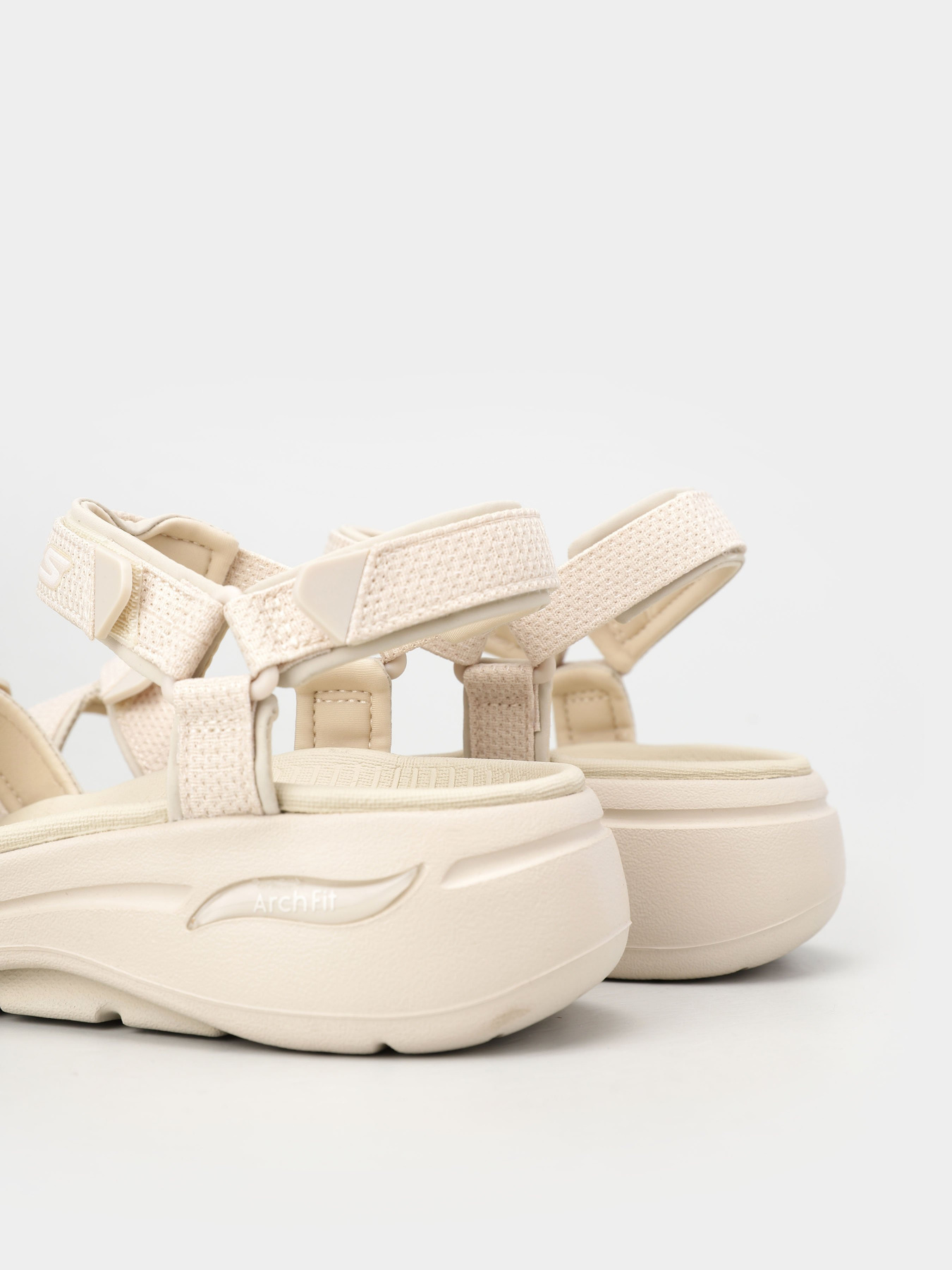 Сандалии Skechers GO WALK ARCH FIT SANDAL модель 140251 NAT Сандалии Skechers GO WALK ARCH FIT SANDAL модель 140251 NAT Фото