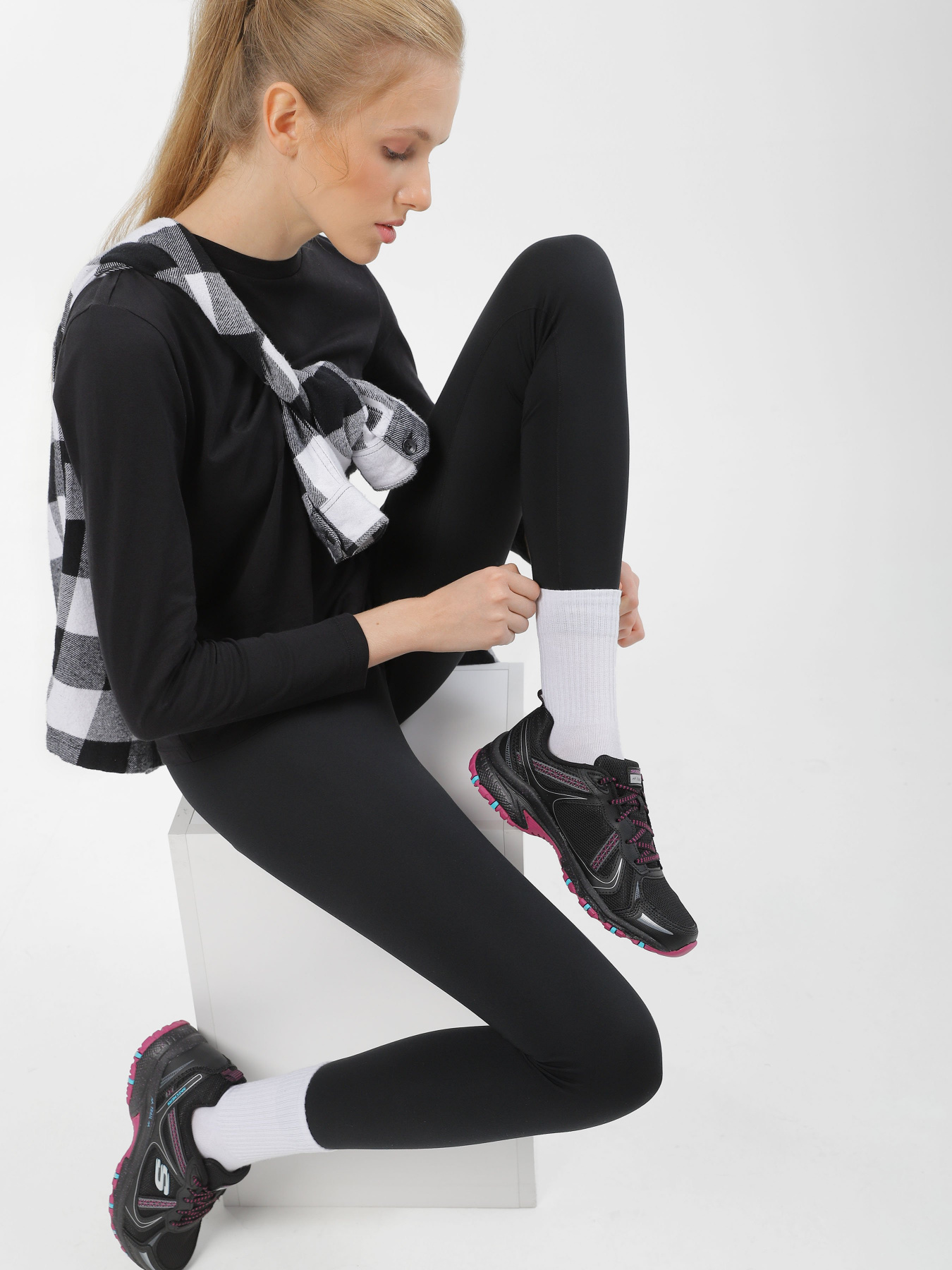 Кроссовки Skechers Vast Adventure модель 149820 BKPR Кроссовки Skechers Vast Adventure модель 149820 BKPR Фото
