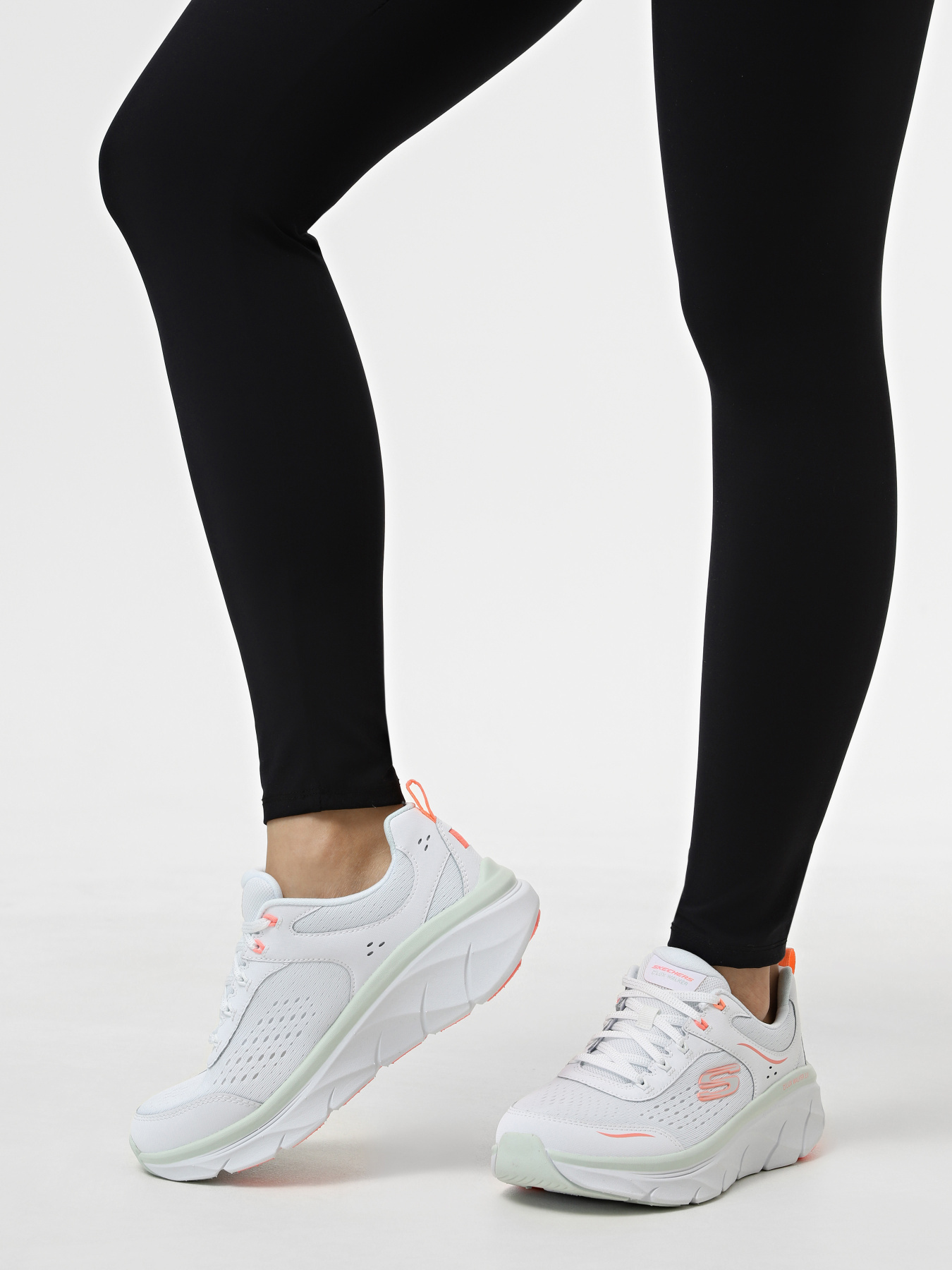 Кроссовки Skechers D'Lux Walker 2.0-Daisy Doll модель 150093 WMLT Фото
