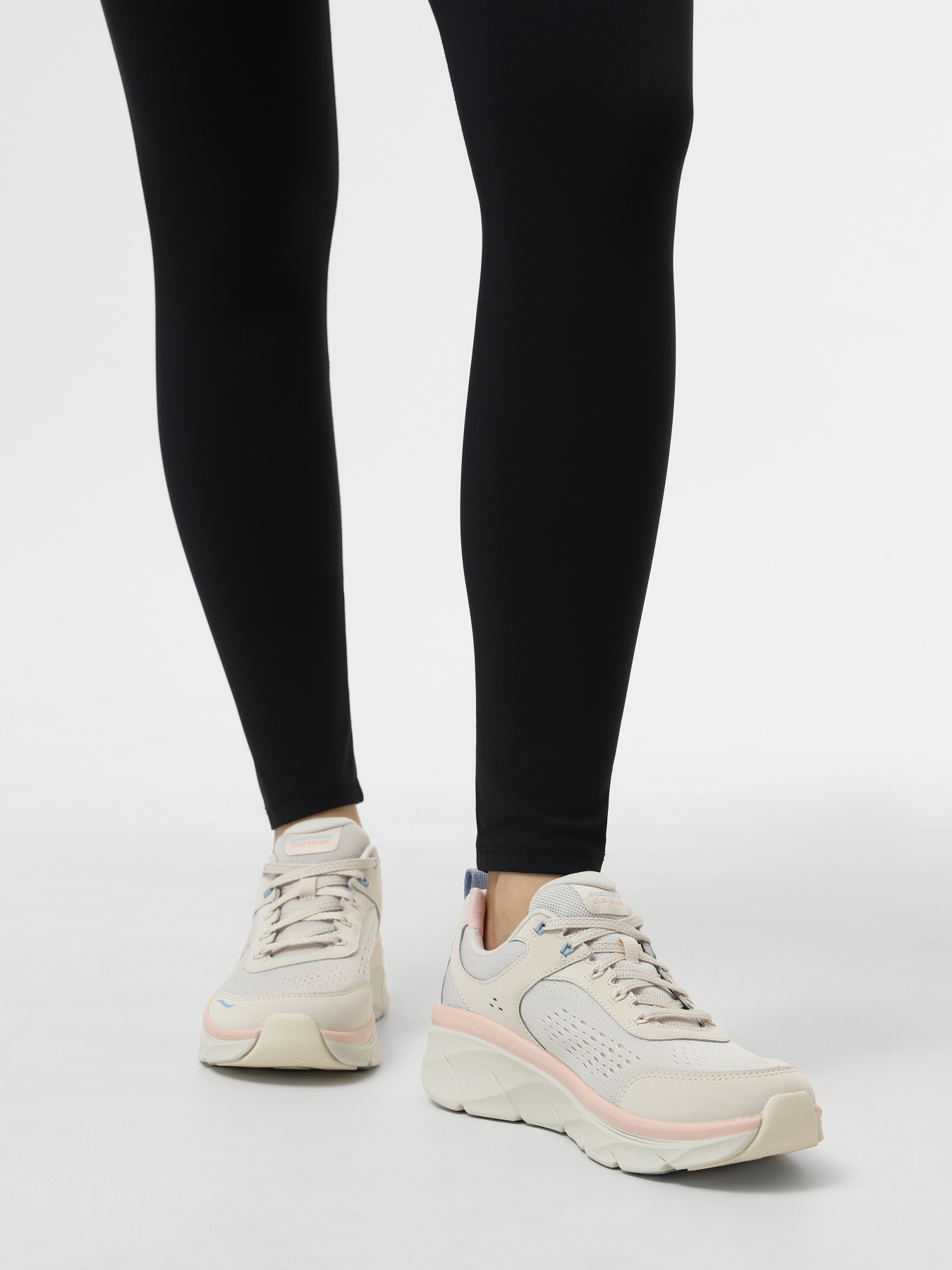 Кроссовки Skechers D'Lux Walker 2.0-Daisy Doll модель 150093 NTMT Кроссовки Skechers D'Lux Walker 2.0-Daisy Doll модель 150093 NTMT Фото