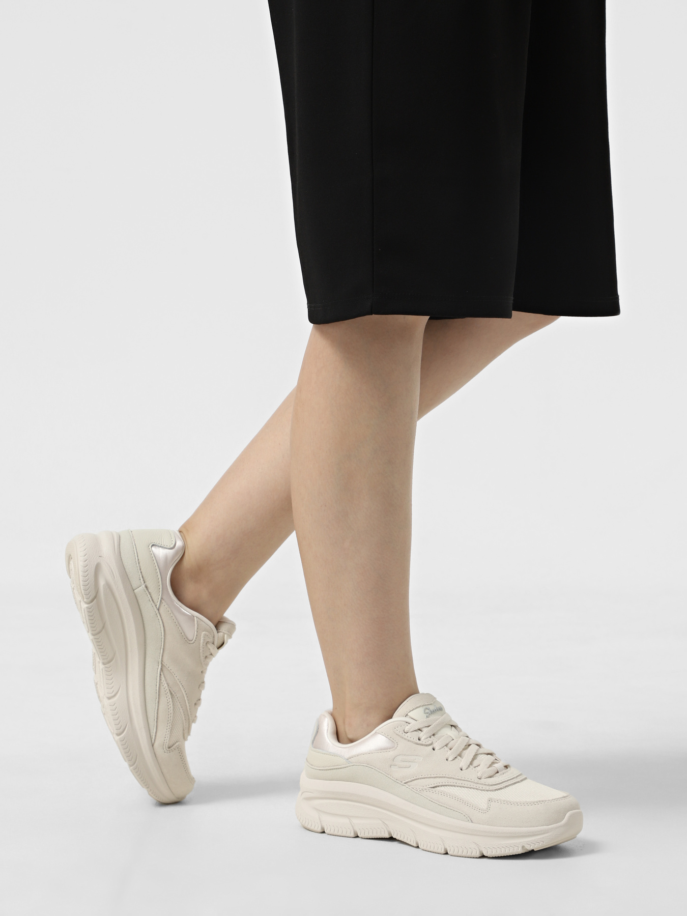 Кросівки Skechers Relaxed Fit®: Modern D'Lux - Free Mind х Superhumans модель 158590 OFWT Фото
