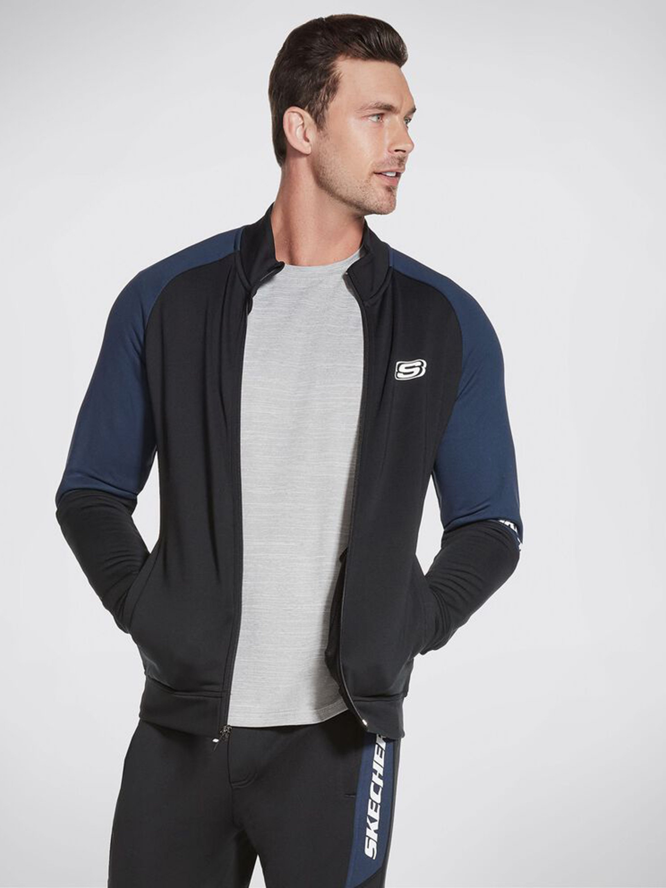 Куртки та дублянки Skechers GOwalk Gear ™ SkechTech модель M3JA192 BLK Куртки та дублянки Skechers GOwalk Gear ™ SkechTech модель M3JA192 BLK Фото