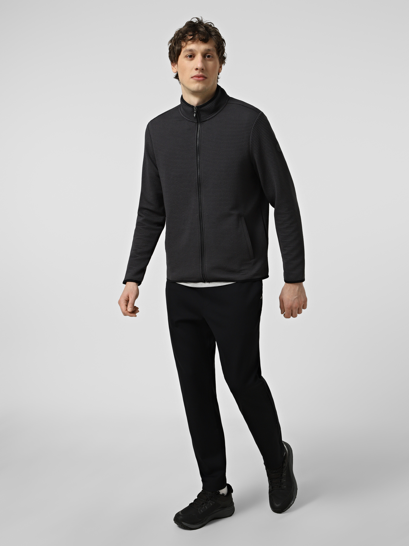 Худі та світшоти Skechers THE HOODLESS HOODIE OTTOMAN JA модель JA25 BKCC Худі та світшоти Skechers THE HOODLESS HOODIE OTTOMAN JA модель JA25 BKCC Фото