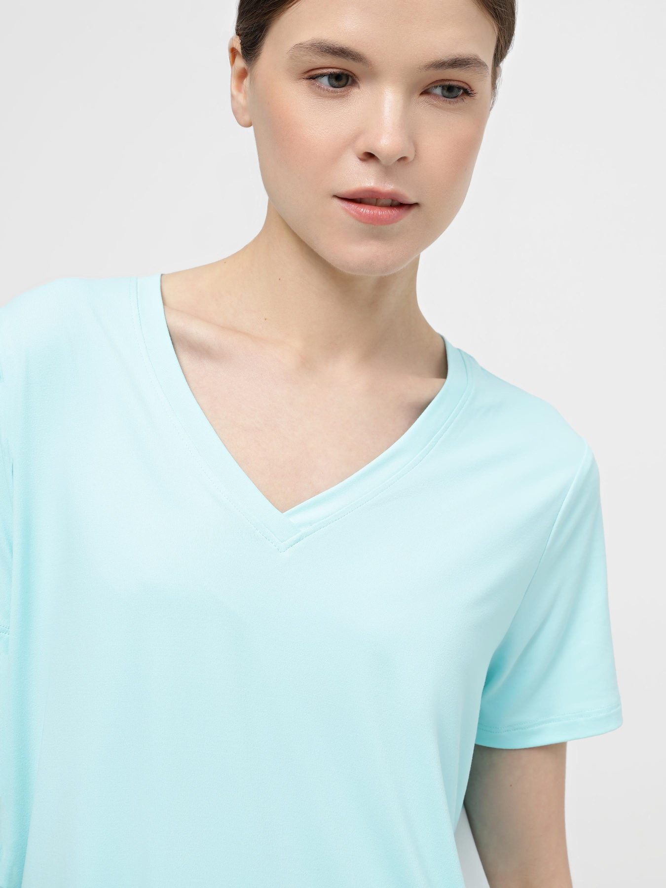 Футболки і поло Skechers Go Dri Serene V-Neck Top модель TP58 BLMN Футболки і поло Skechers Go Dri Serene V-Neck Top модель TP58 BLMN Фото