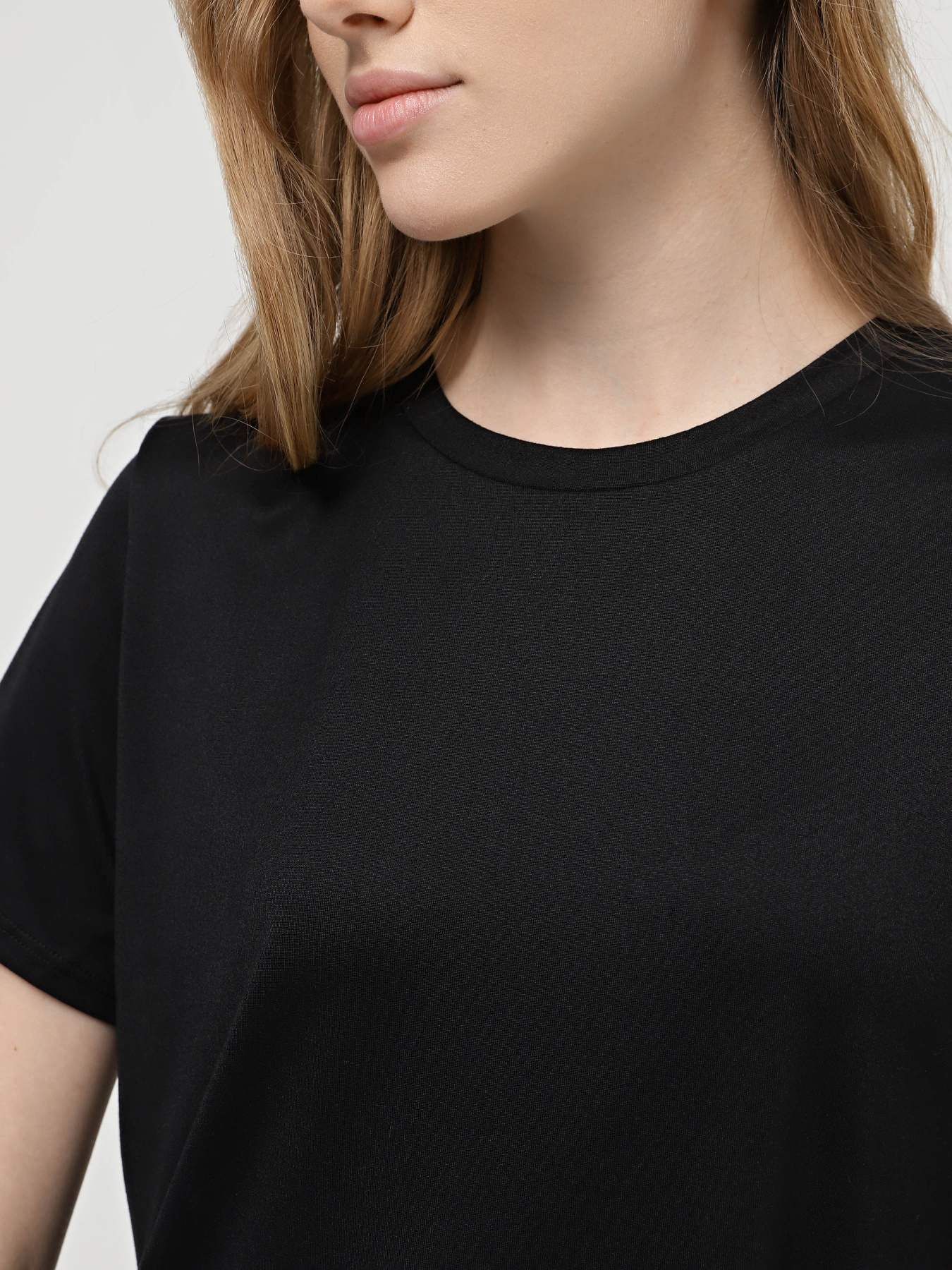 Футболки и поло Skechers GODRI SWIFT TEE модель TS104 BLK Фото