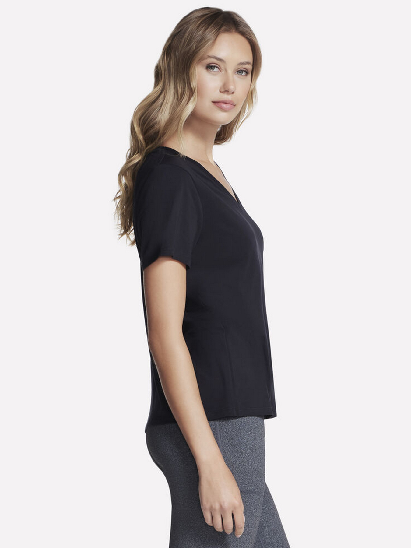 Футболки і поло Skechers PIMA V-NECK TEE модель TP130 BLK Фото