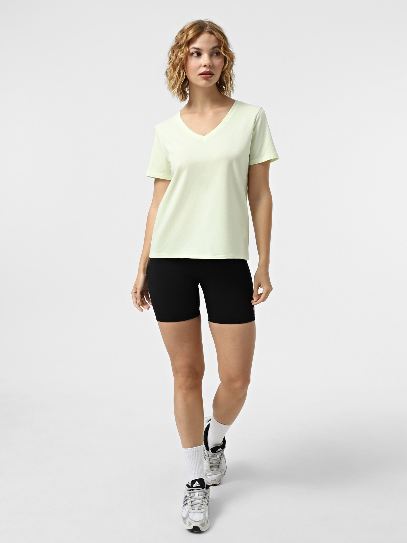 Футболки і поло Skechers PIMA V-NECK TEE модель TP130 LGLM Футболки і поло Skechers PIMA V-NECK TEE модель TP130 LGLM Фото