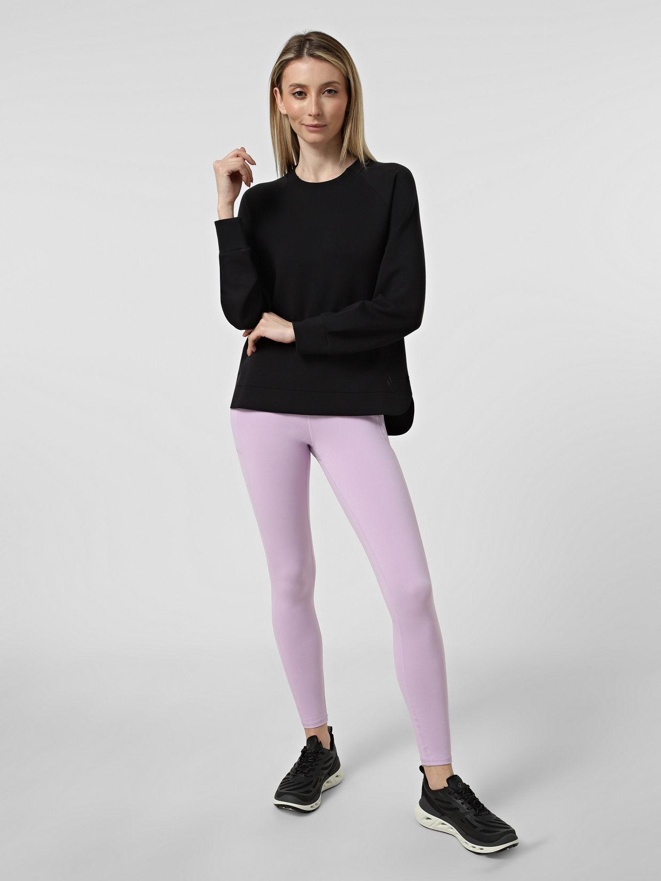 Худі та світшоти Skechers SKECHLUXE ELEVATE CREWNECK модель LT152 BLK Худі та світшоти Skechers SKECHLUXE ELEVATE CREWNECK модель LT152 BLK Фото