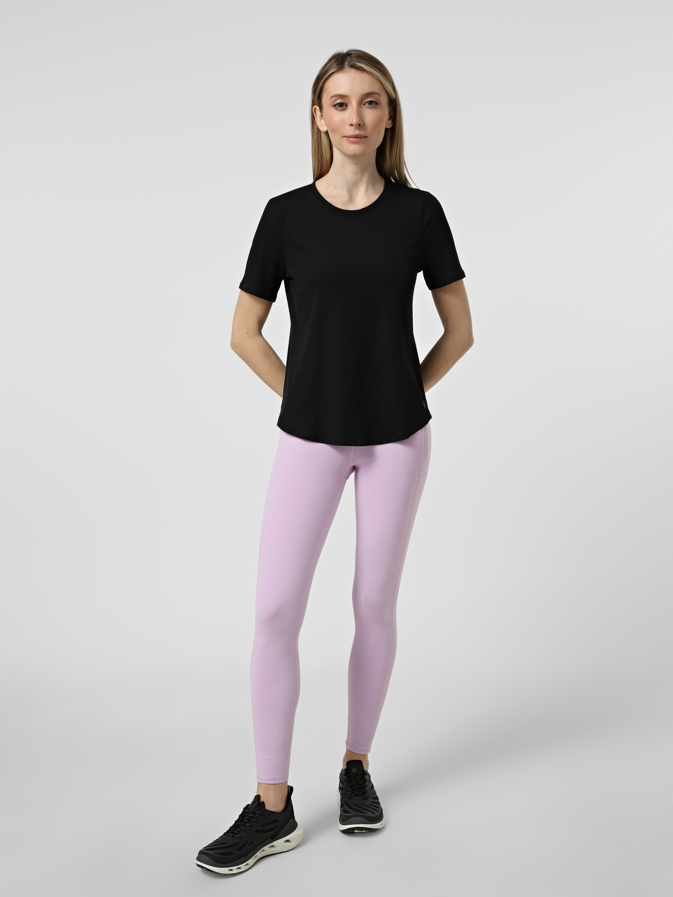 Футболки и поло Skechers GOWALK LUXE RIB TEE модель TP163 BLK Футболки и поло Skechers GOWALK LUXE RIB TEE модель TP163 BLK Фото