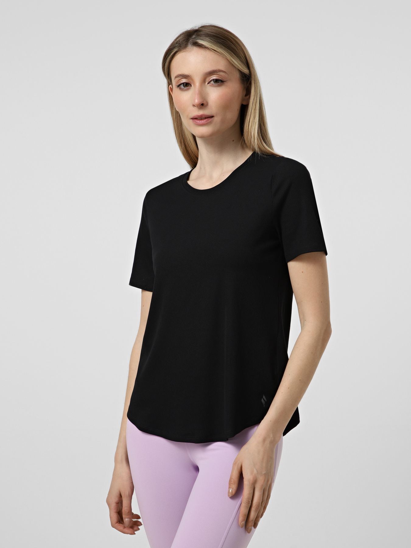 Футболки и поло Skechers GOWALK LUXE RIB TEE модель TP163 BLK Футболки и поло Skechers GOWALK LUXE RIB TEE модель TP163 BLK Фото