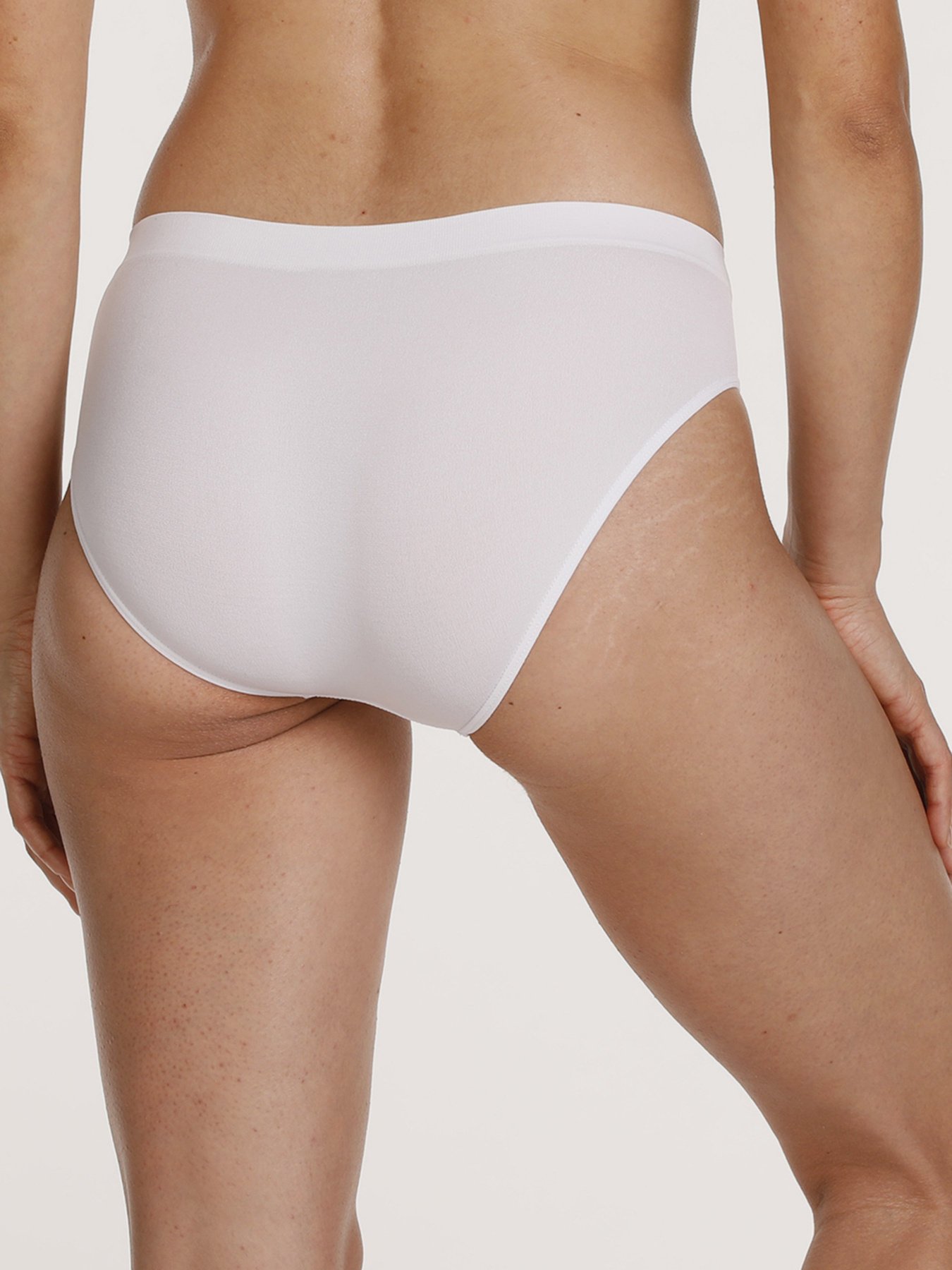 Нижня білизна Lama модель BEZ5000BI-01 Жіночі трусики-white Нижня білизна Lama модель BEZ5000BI-01 Жіночі трусики-white Фото