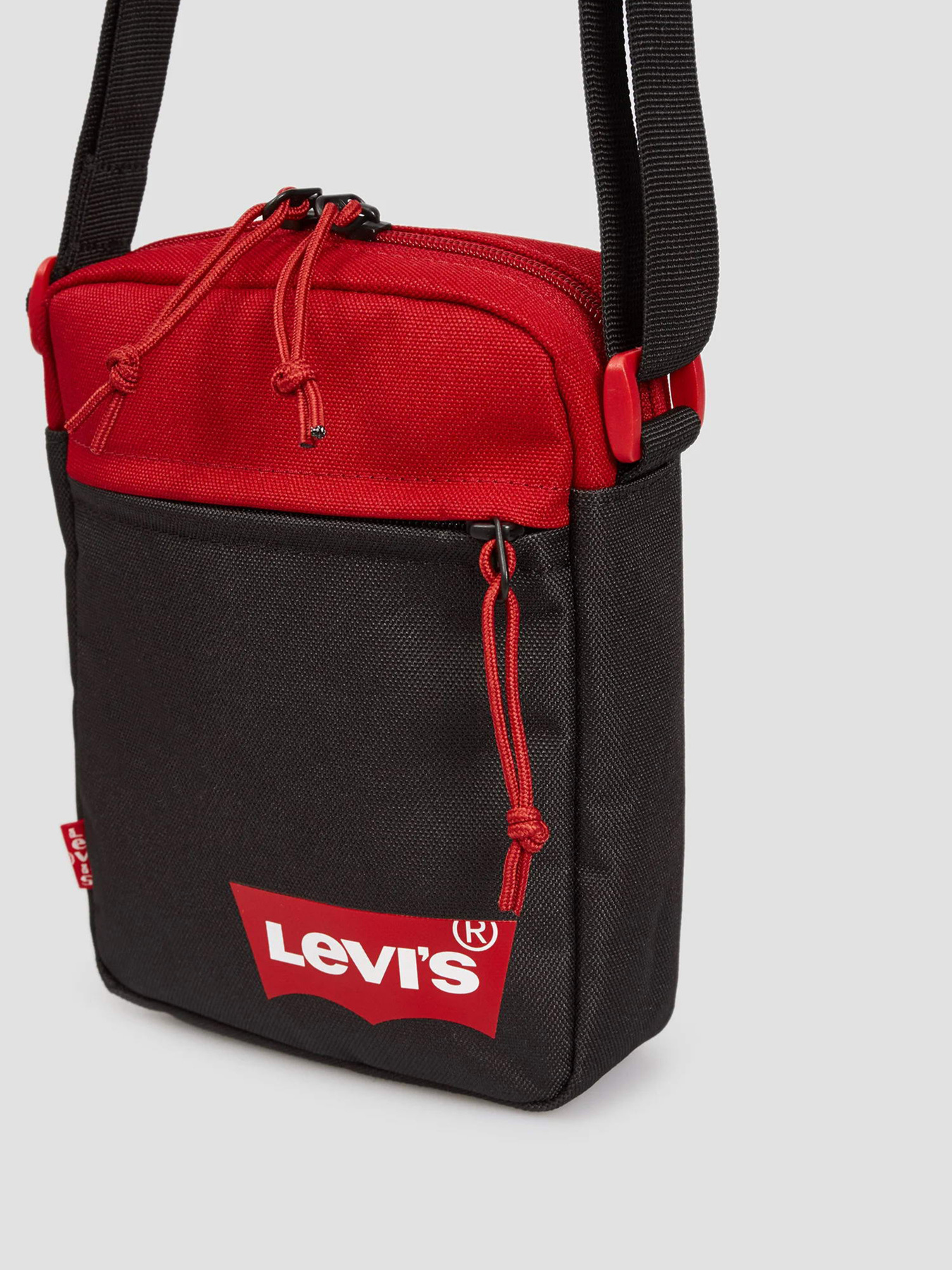 Сумки Levi's Mini Solid модель 229095;109.87 Сумки Levi's Mini Solid модель 229095;109.87 Фото