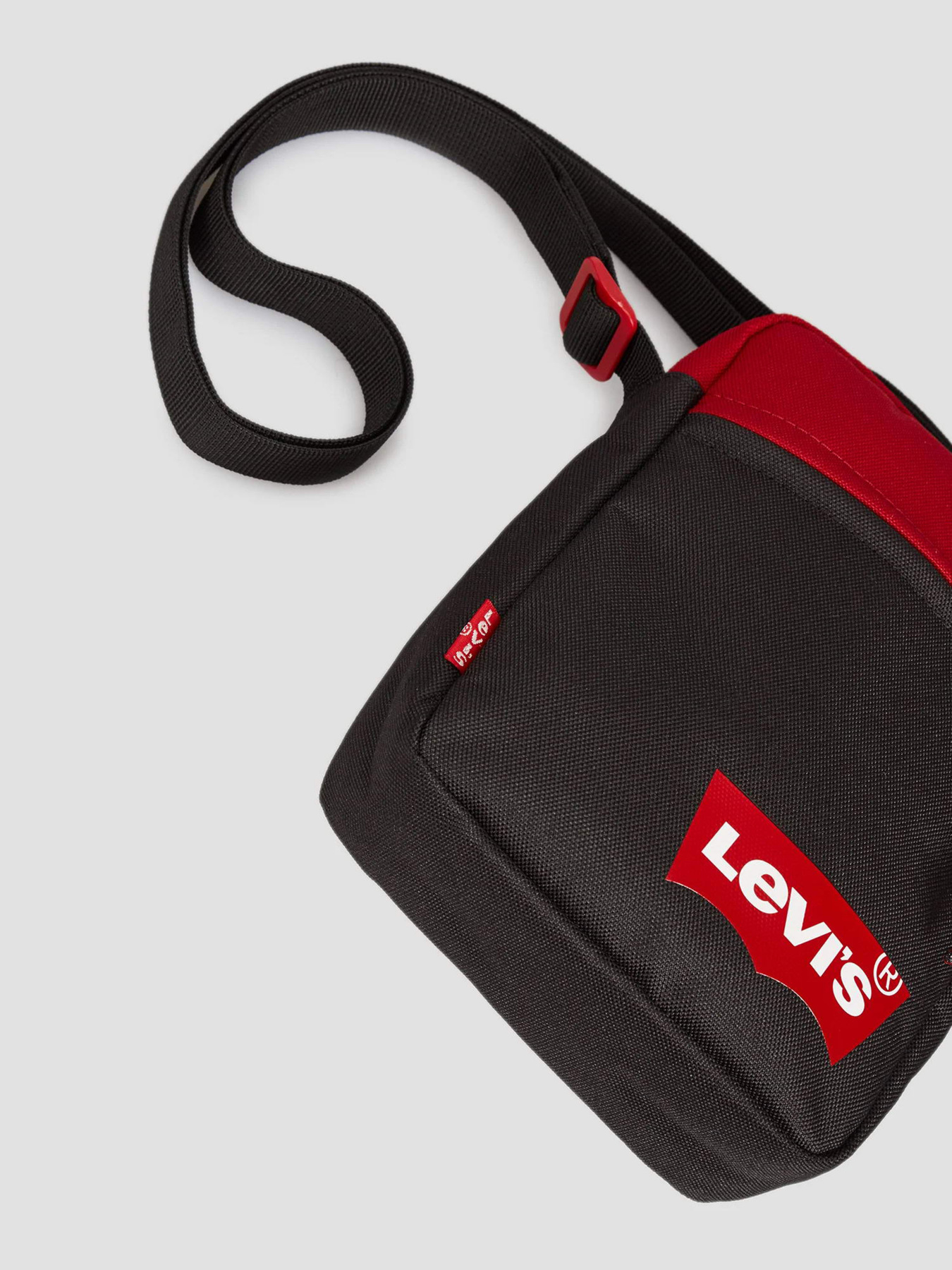 Сумки Levi's Mini Solid модель 229095;109.87 Сумки Levi's Mini Solid модель 229095;109.87 Фото