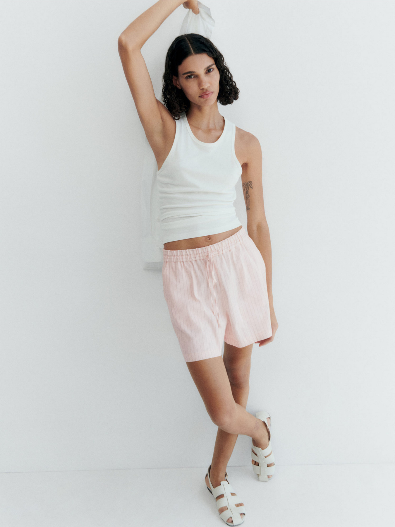 Шорти MANGO модель 77053265_81 Шорти MANGO модель 77053265_81 Фото
