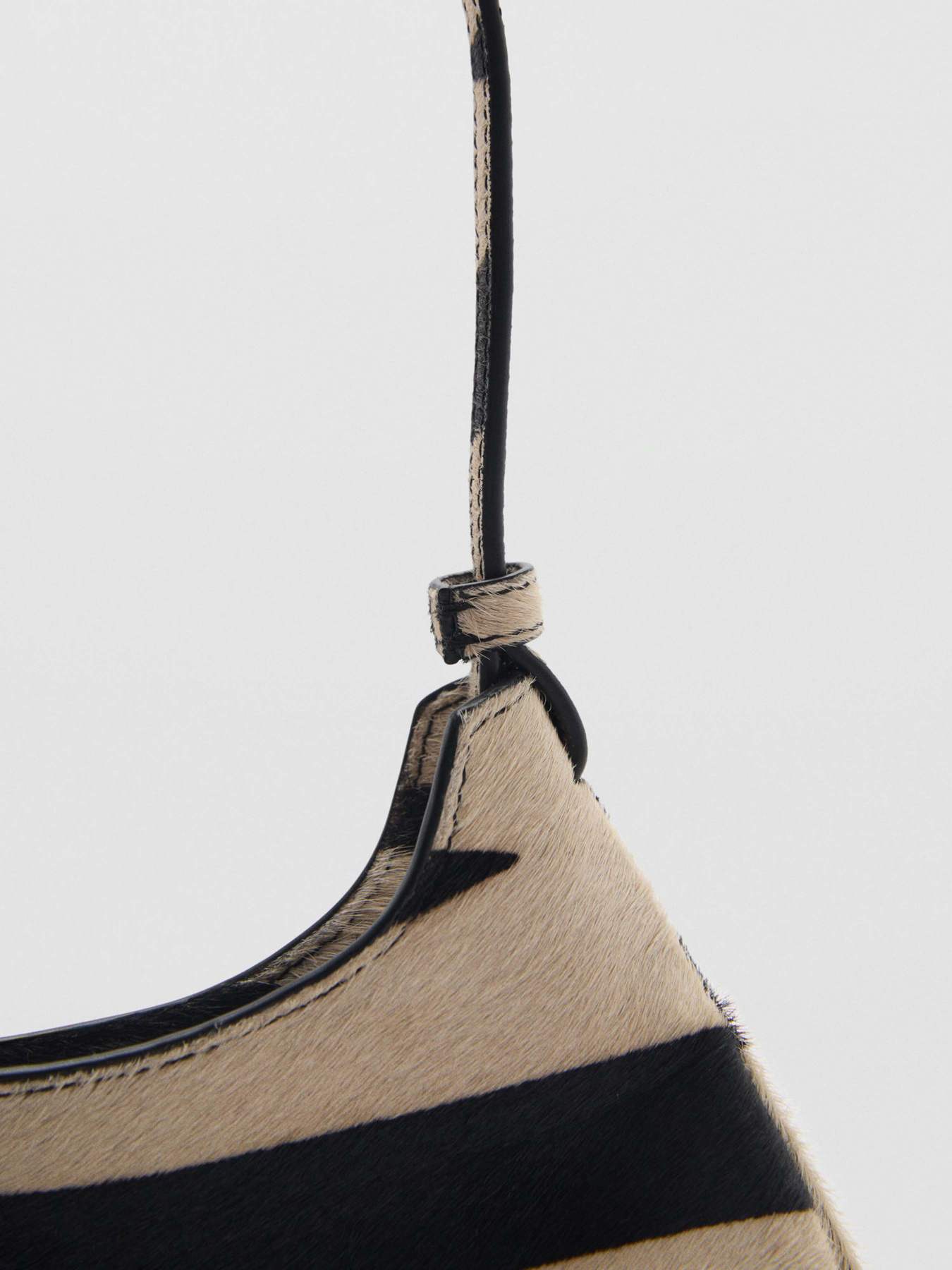 Сумки MANGO PHOEBE модель 87040655_99 Сумки MANGO PHOEBE модель 87040655_99 Фото
