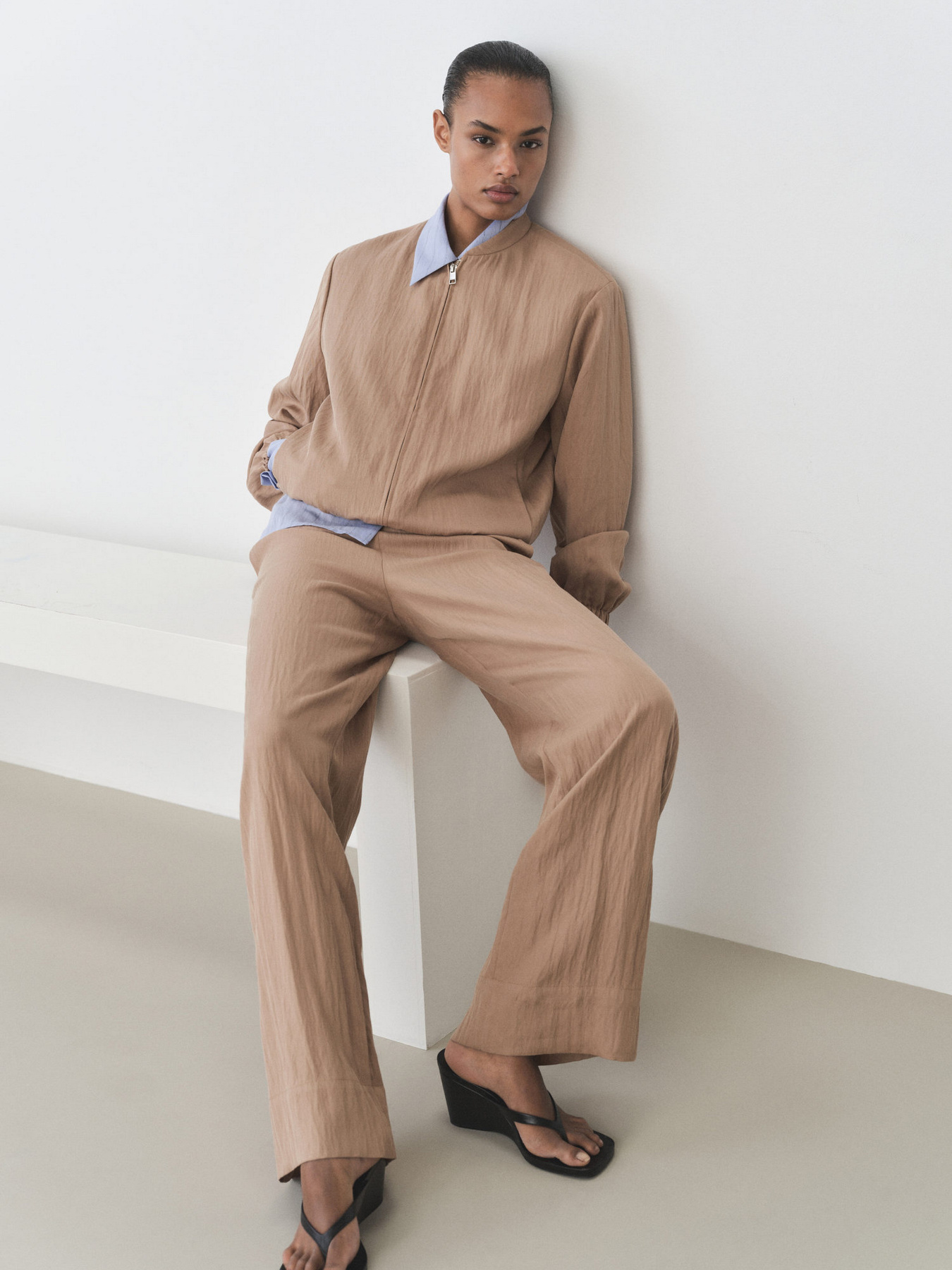 Штани MANGO модель 87076360_34 Штани MANGO модель 87076360_34 Фото