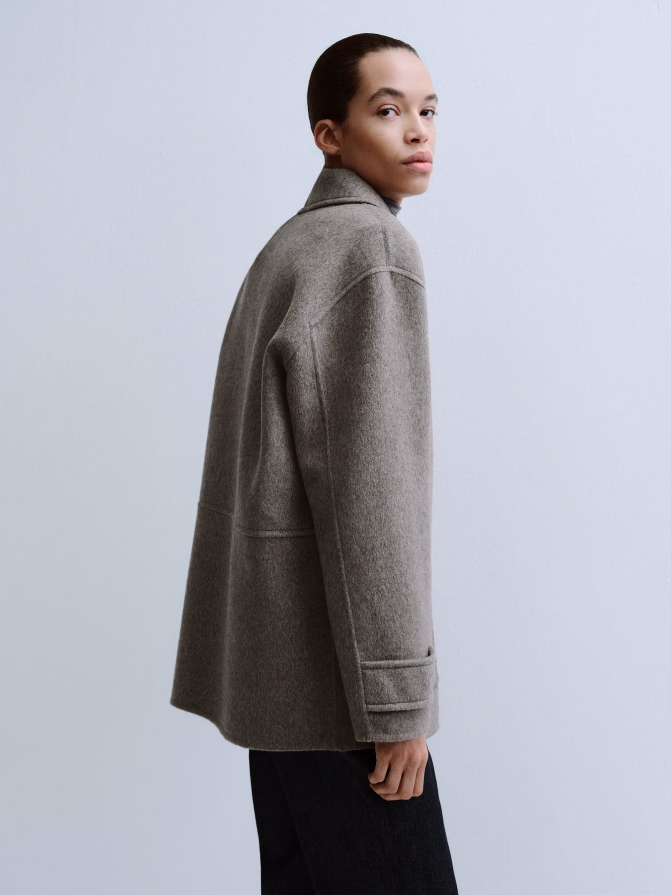 Пальто и плащи MANGO SOBRE модель 27053309_35 Пальто и плащи MANGO SOBRE модель 27053309_35 Фото