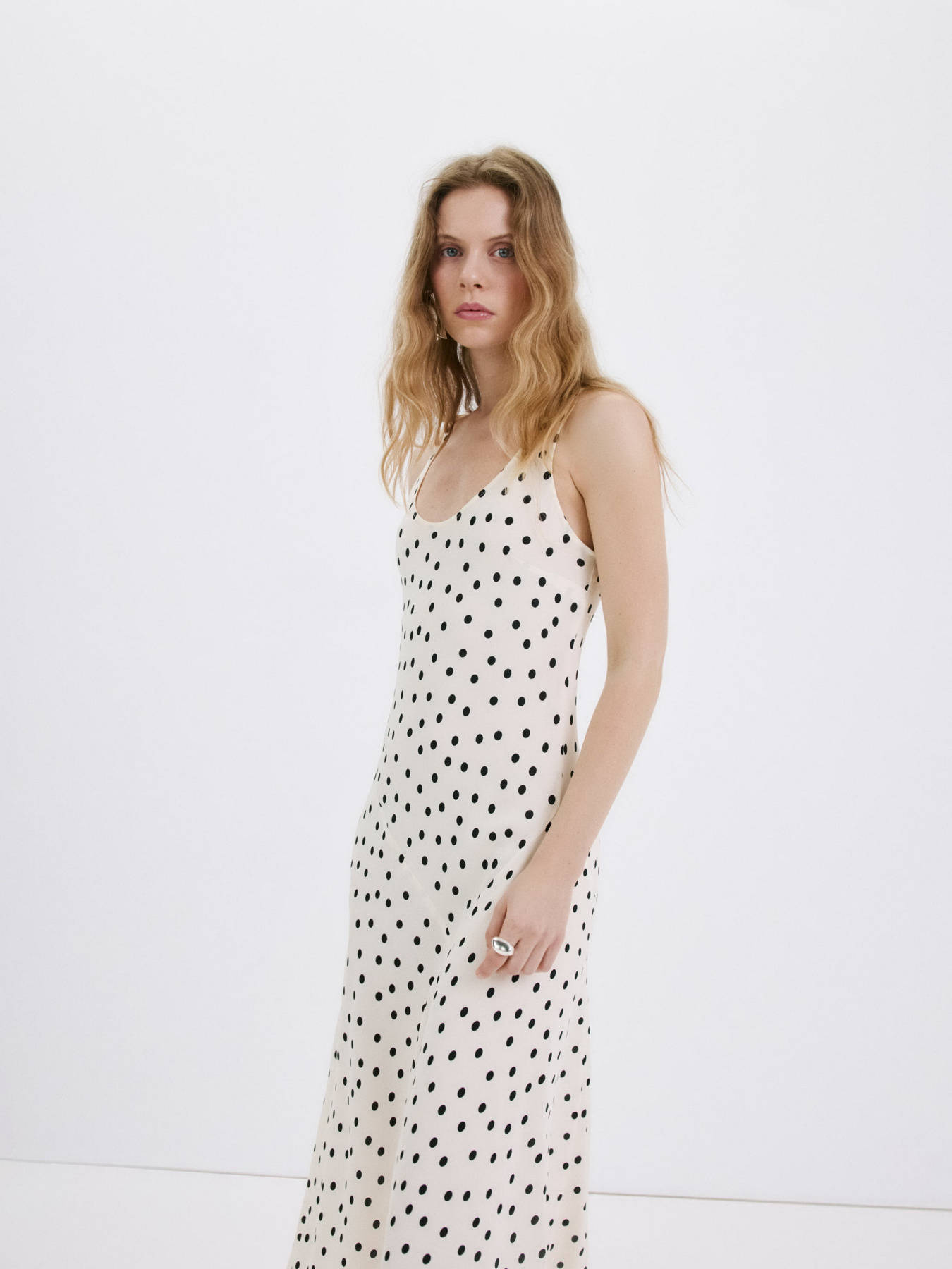 Платья MANGO TABY2 модель 27047933_2 Платья MANGO TABY2 модель 27047933_2 Фото