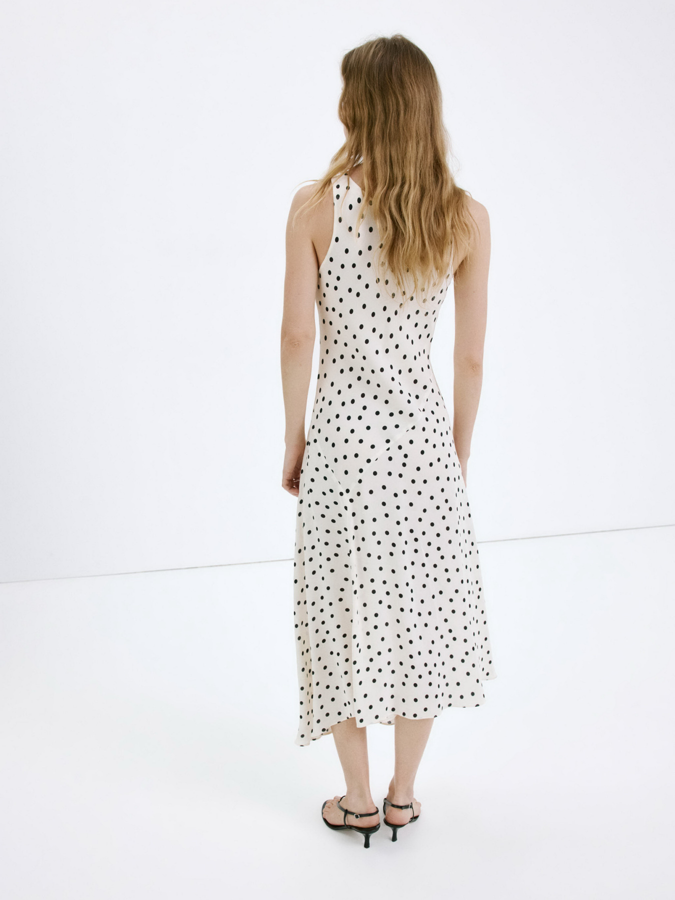 Платья MANGO TABY2 модель 27047933_2 Платья MANGO TABY2 модель 27047933_2 Фото