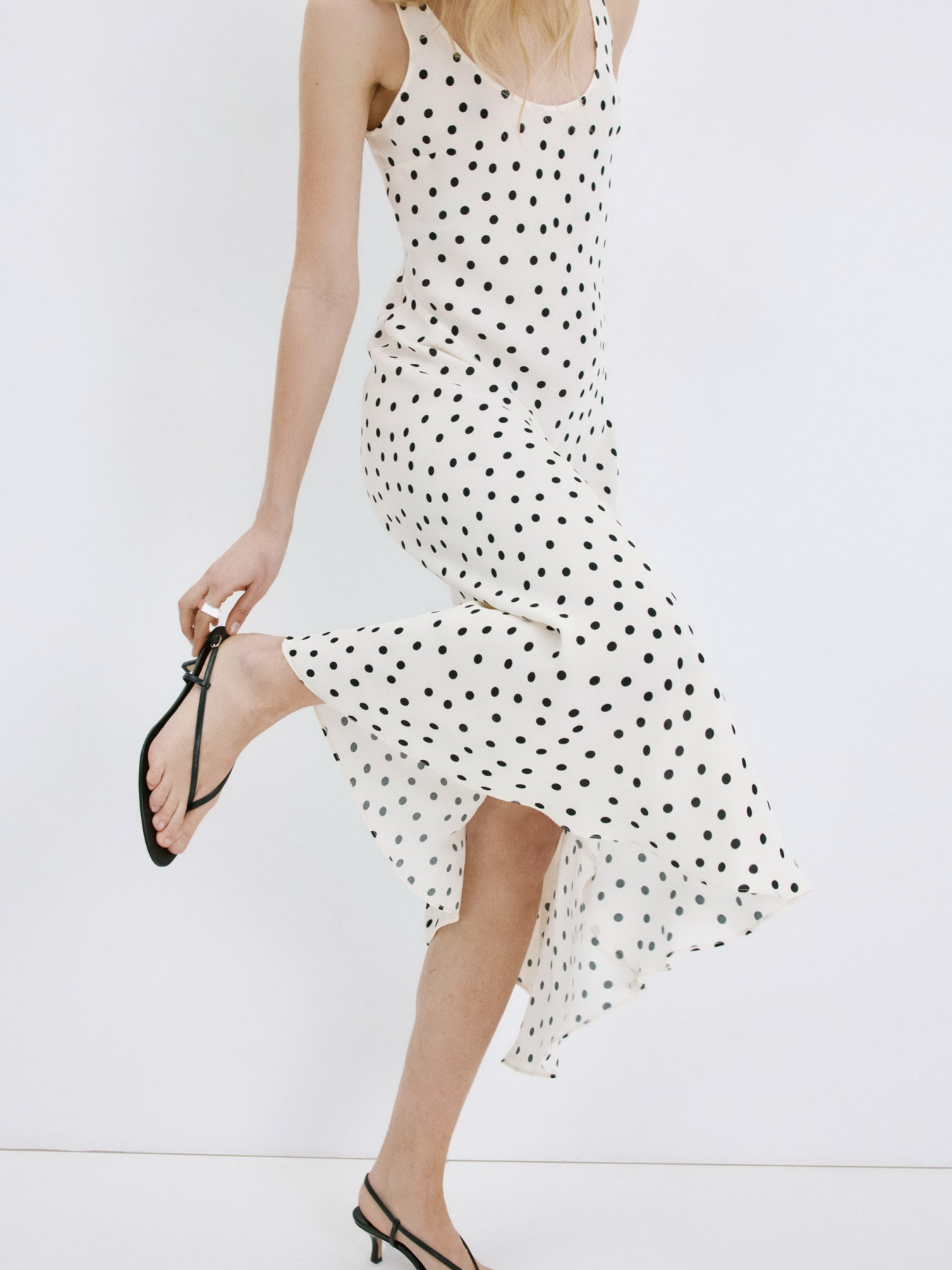 Платья MANGO TABY2 модель 27047933_2 Платья MANGO TABY2 модель 27047933_2 Фото