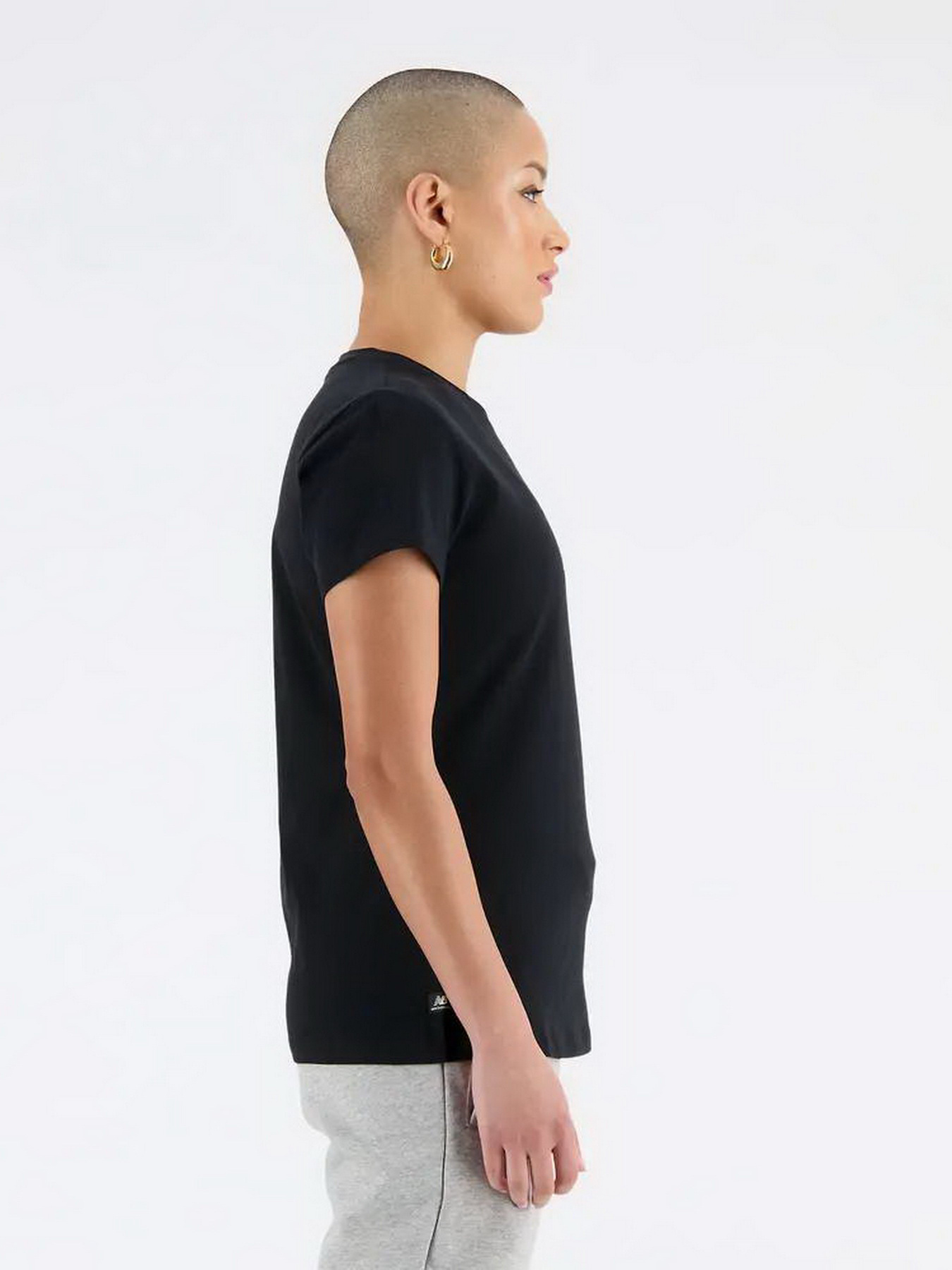 Футболки и поло New Balance Essentials Jersey Athletic Fit модель WT33515BK Футболки и поло New Balance Essentials Jersey Athletic Fit модель WT33515BK Фото