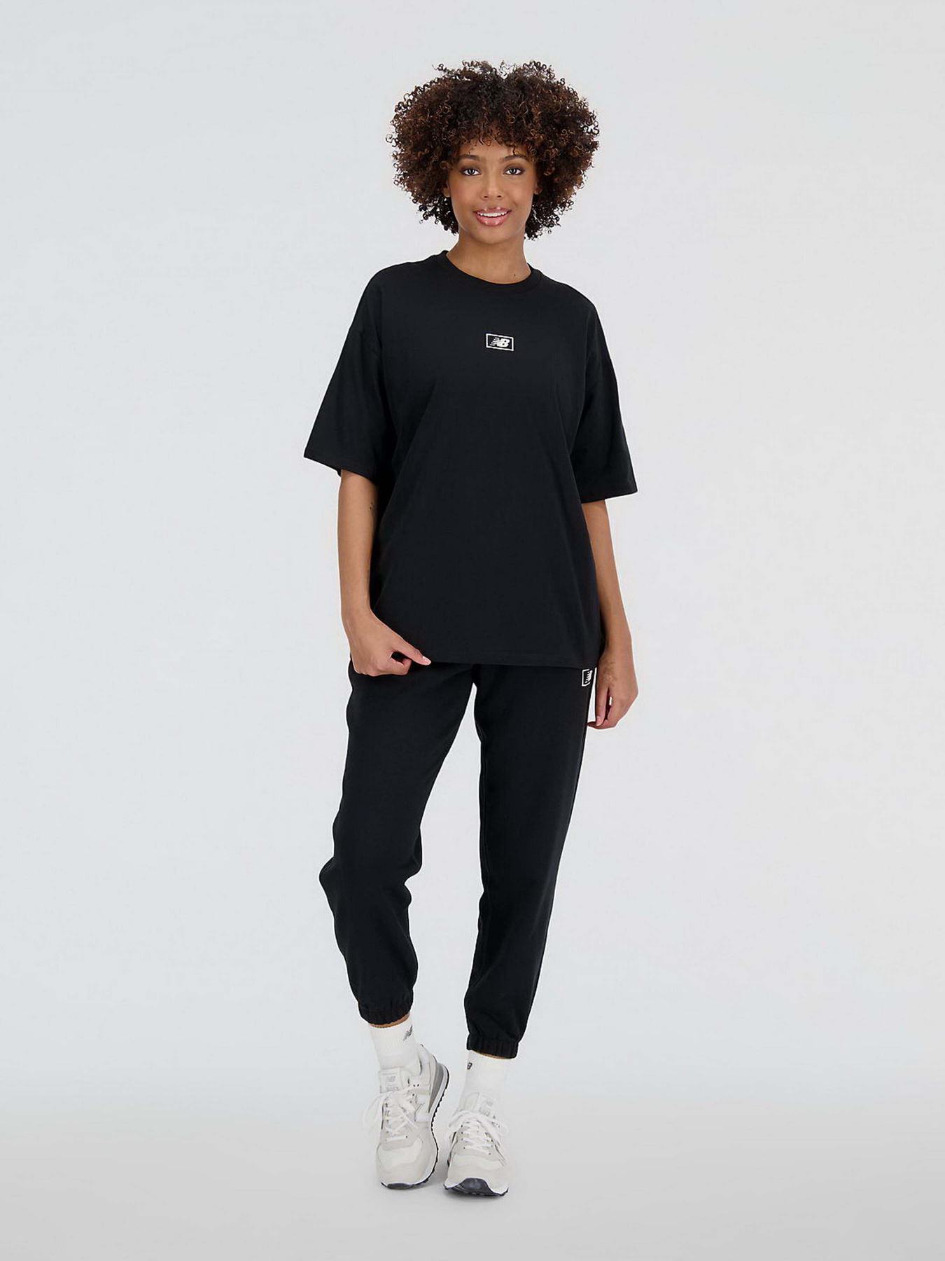 Футболки и поло New Balance Essentials Graphic модель WT33525BK Футболки и поло New Balance Essentials Graphic модель WT33525BK Фото