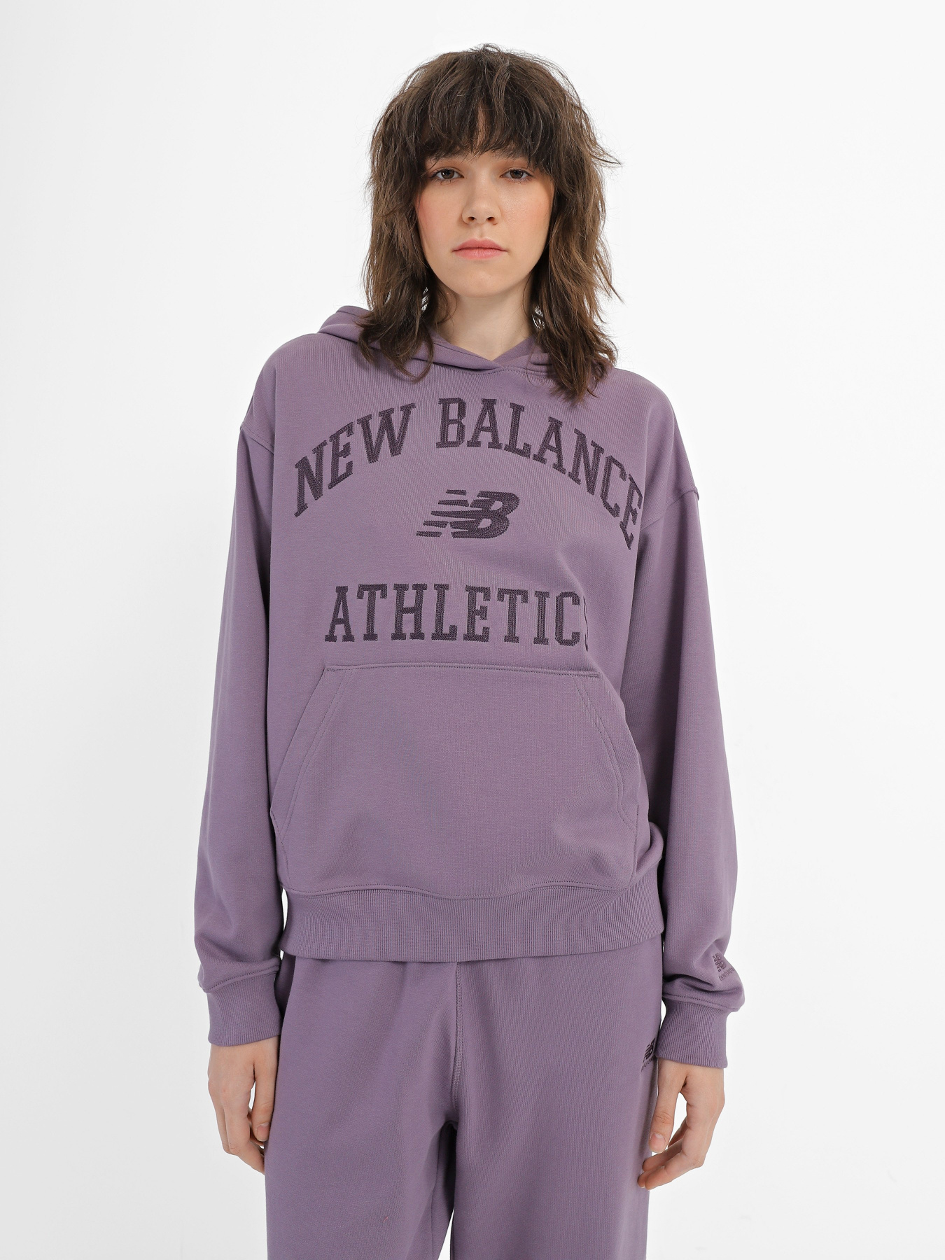 Худі та світшоти New Balance Athletics Varsity модель WT33550SHW Худі та світшоти New Balance Athletics Varsity модель WT33550SHW Фото