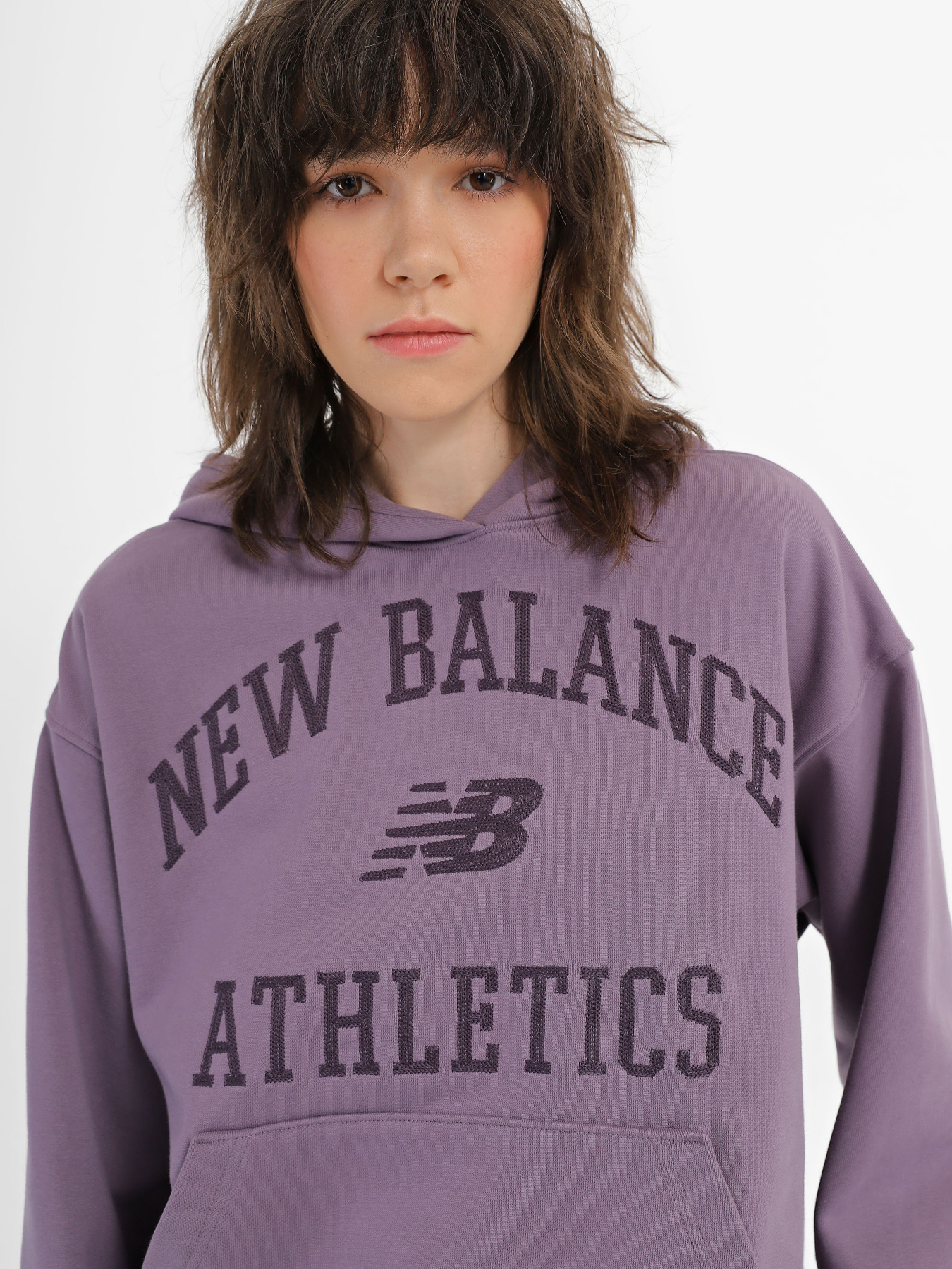 Худі та світшоти New Balance Athletics Varsity модель WT33550SHW Худі та світшоти New Balance Athletics Varsity модель WT33550SHW Фото