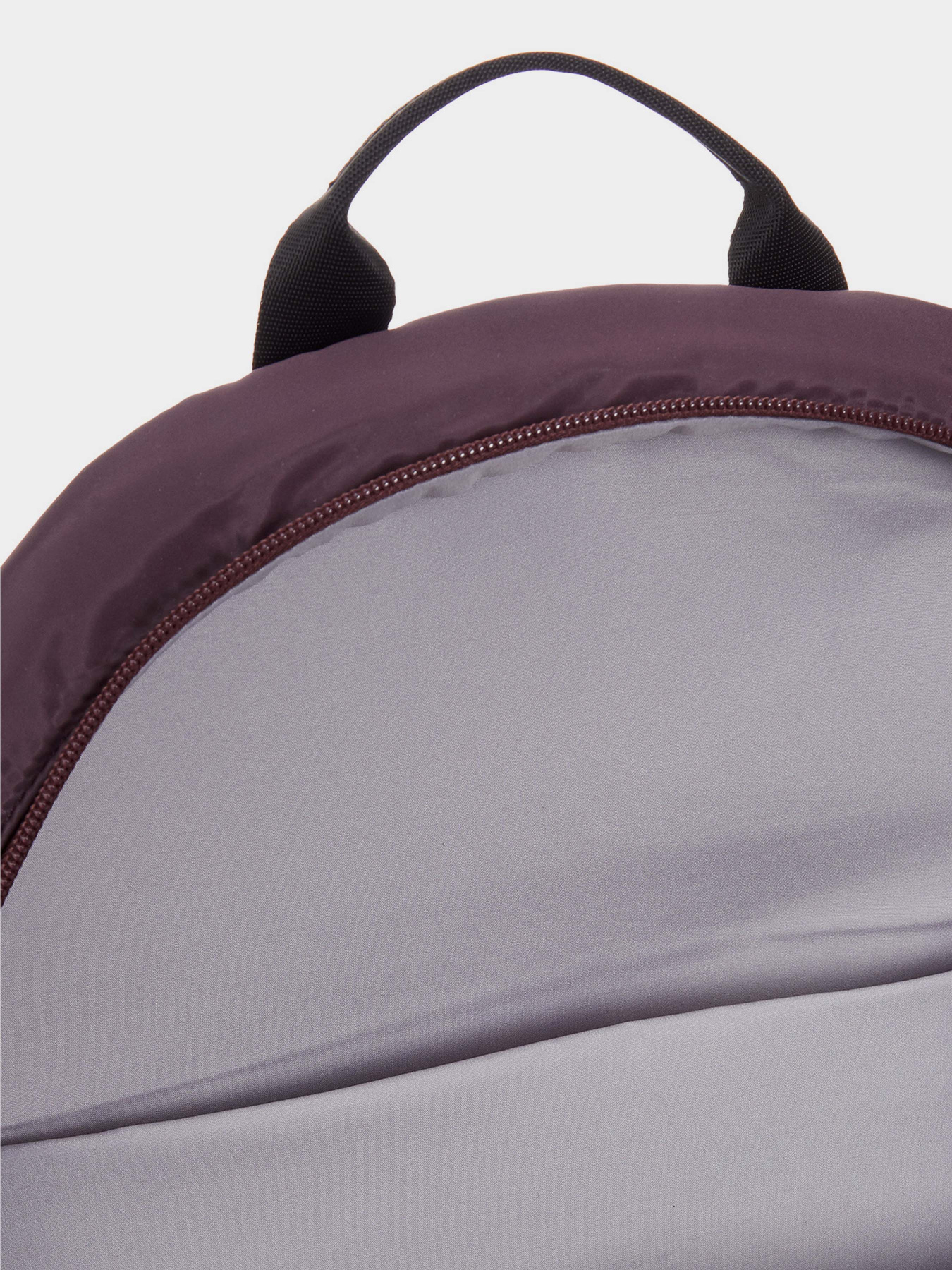 Рюкзаки New Balance TOTE 8L модель LAB23083LIE Рюкзаки New Balance TOTE 8L модель LAB23083LIE Фото