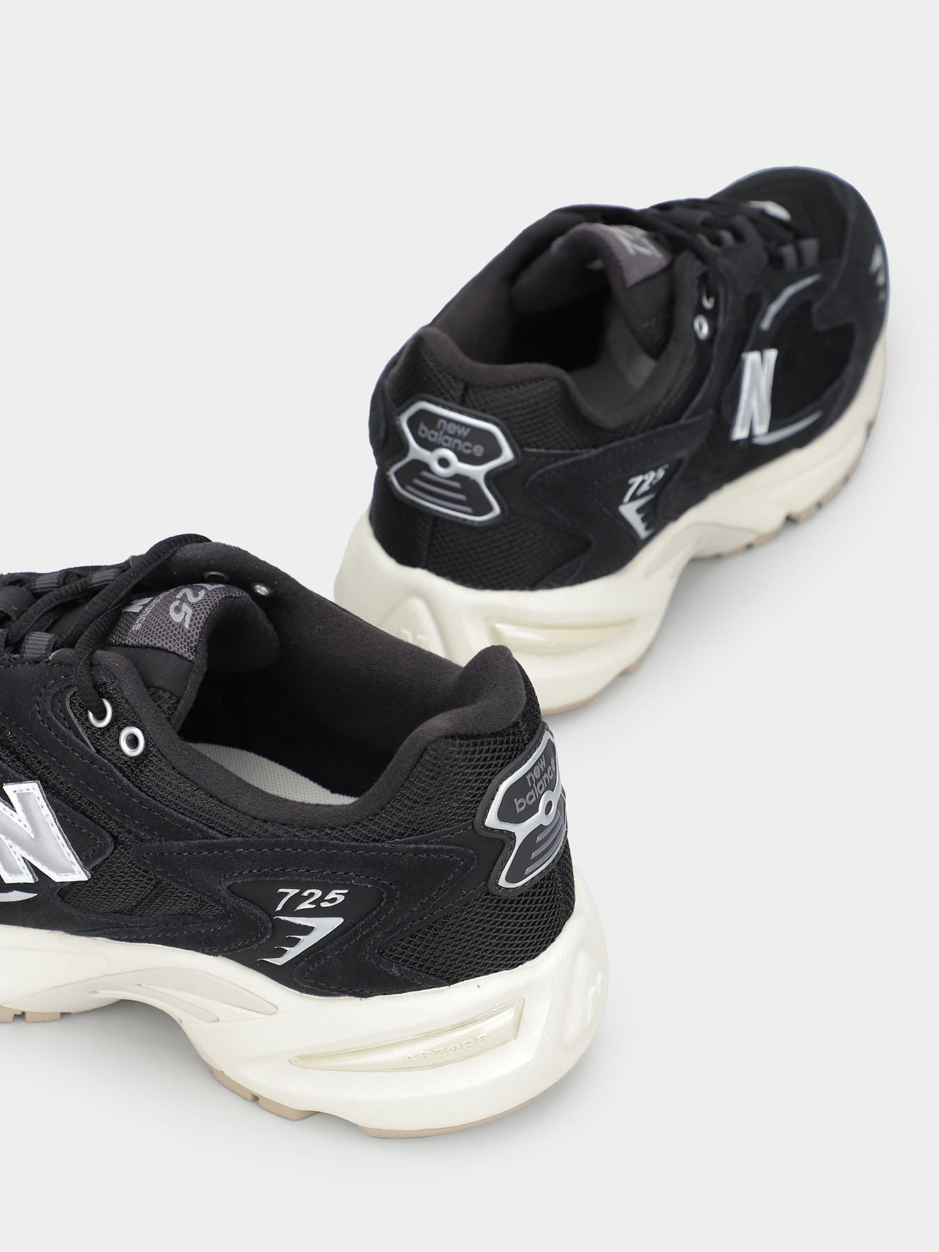 Кросівки New Balance 725 модель ML725BB Кросівки New Balance 725 модель ML725BB Фото