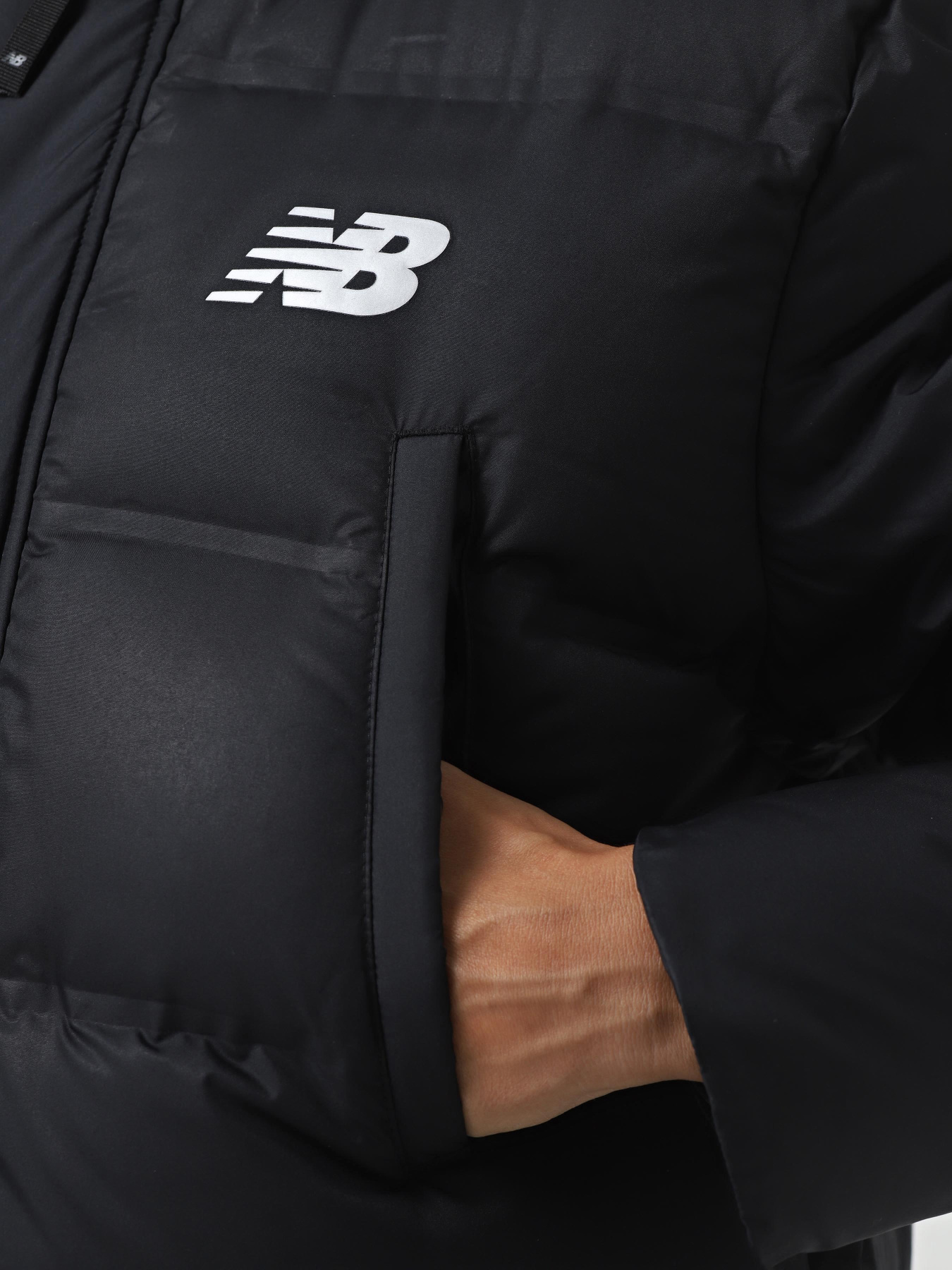 Куртки та дублянки New Balance BENCH LONG DOWN модель MJ231054BK Фото