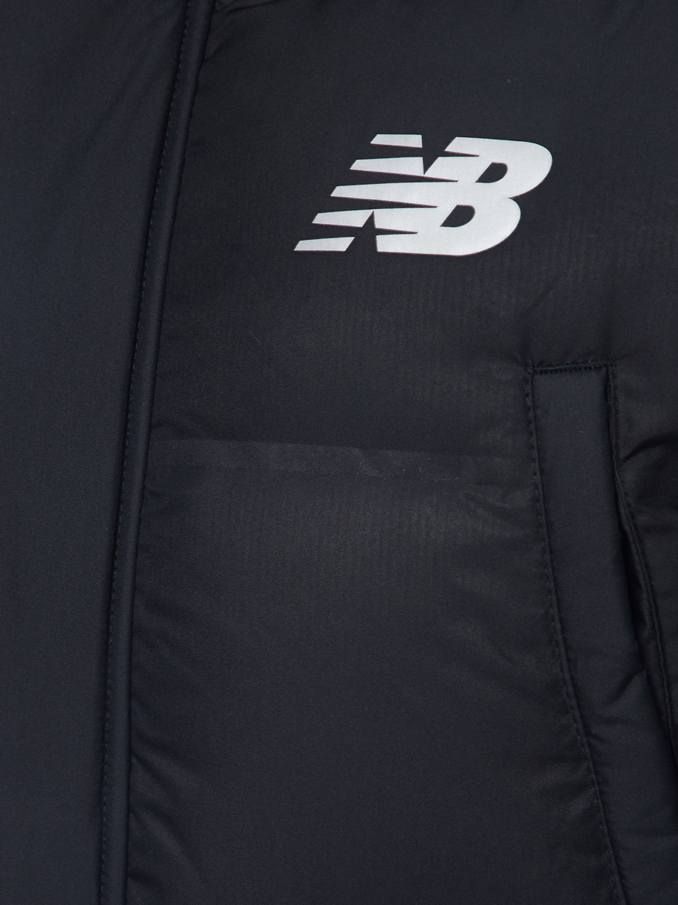 Куртки та дублянки New Balance BENCH LONG DOWN модель MJ231054BK Фото