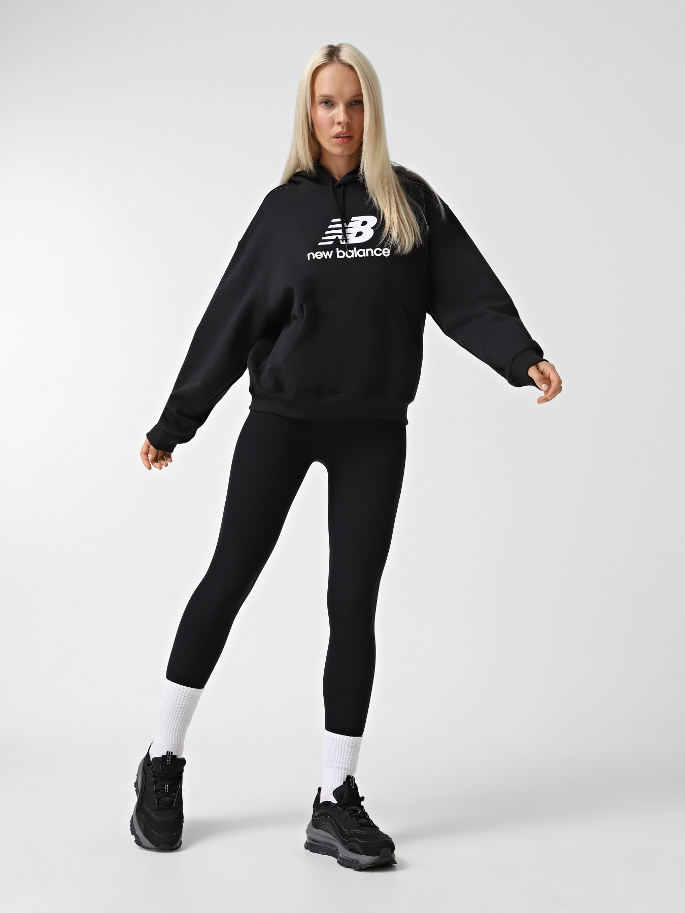 Худі та світшоти New Balance ESSENTIALS FLEECE модель WT41506BK Худі та світшоти New Balance ESSENTIALS FLEECE модель WT41506BK Фото