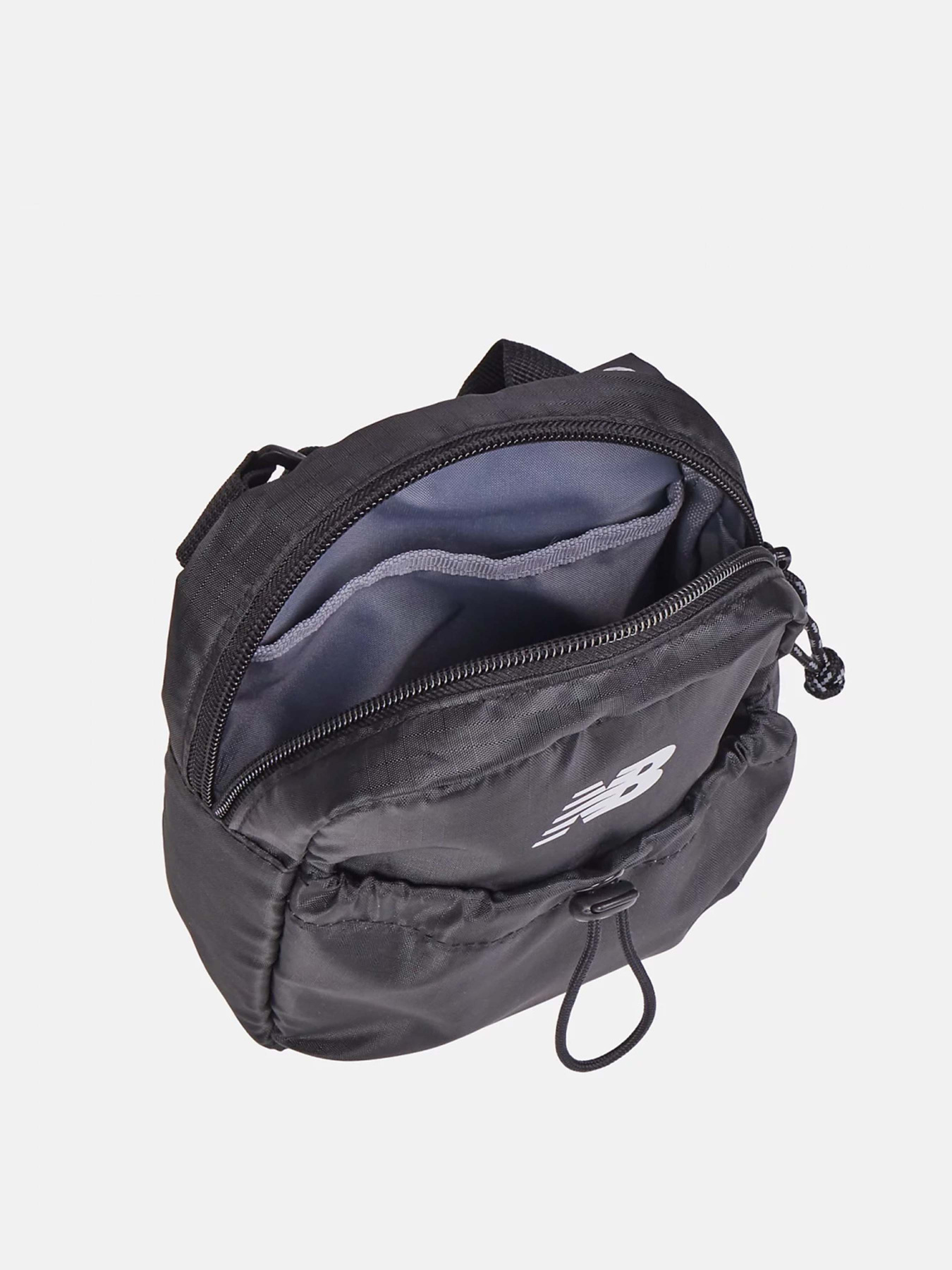 Сумки New Balance ESSENTIALS 20L модель LAB51901BK Сумки New Balance ESSENTIALS 20L модель LAB51901BK Фото
