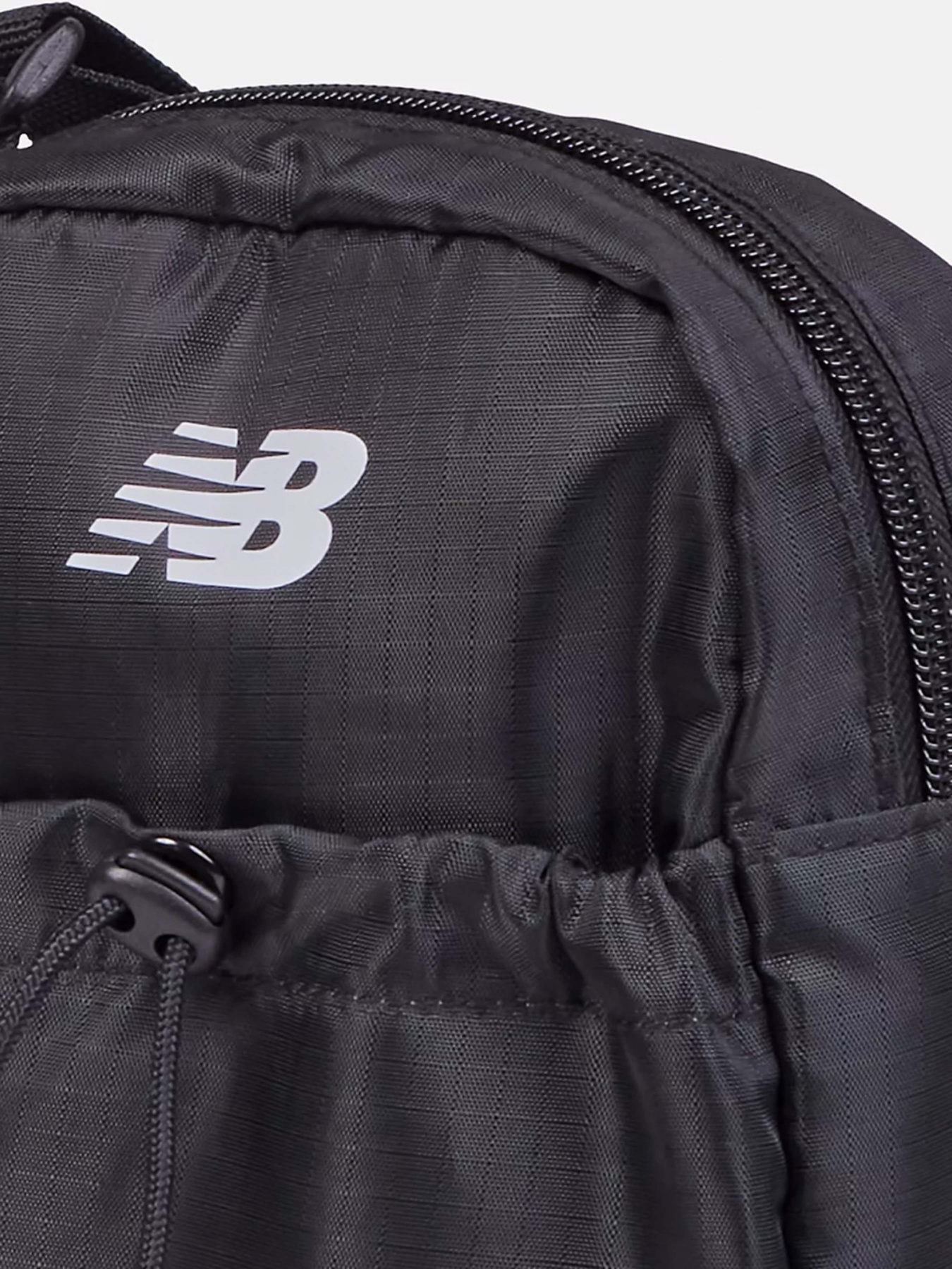 Сумки New Balance ESSENTIALS 20L модель LAB51901BK Сумки New Balance ESSENTIALS 20L модель LAB51901BK Фото