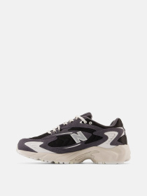 Кросівки New Balance 725 модель ML725AC Фото