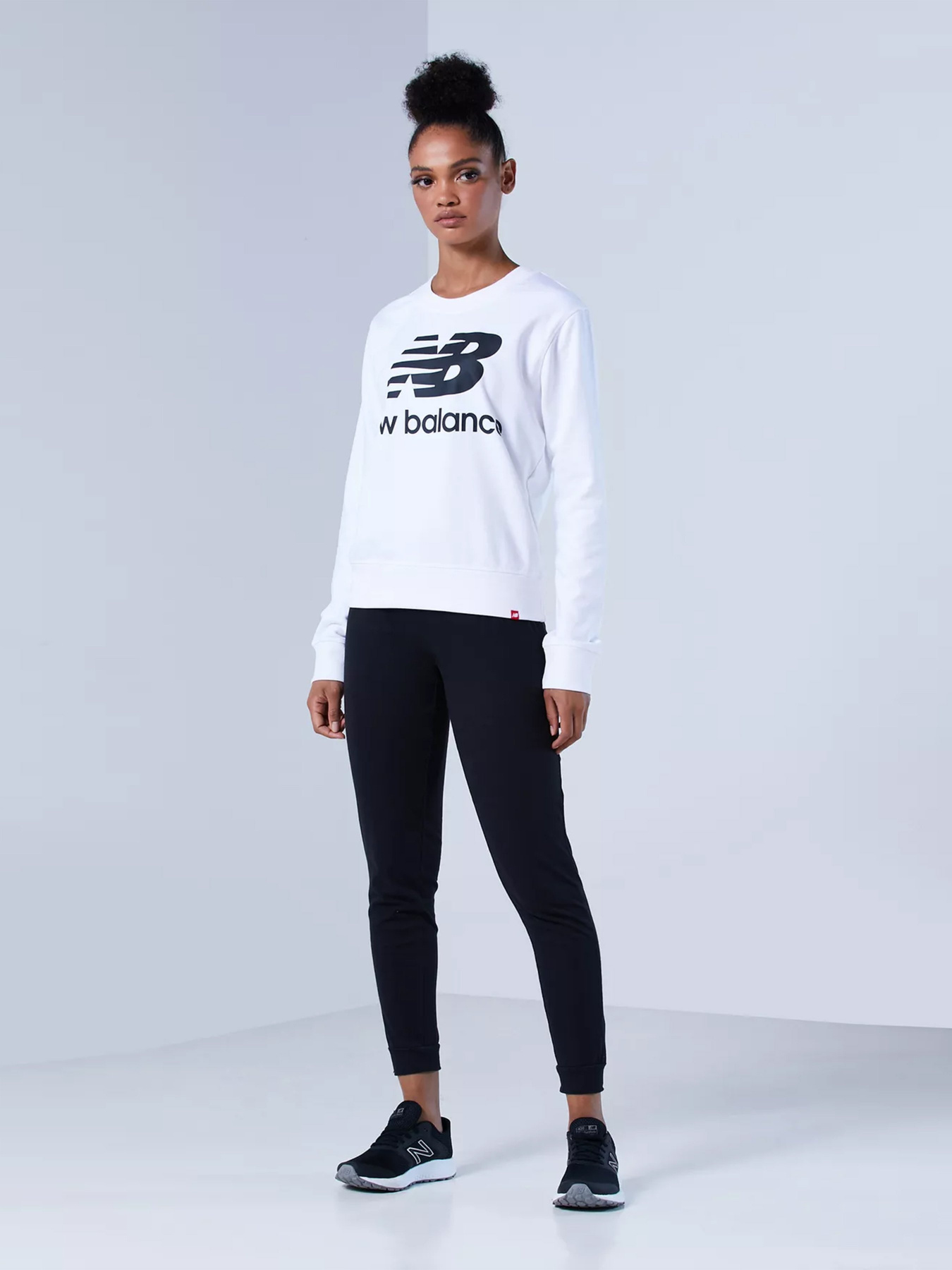 Худі та світшоти New Balance Essentials Crew модель WT03551WK Худі та світшоти New Balance Essentials Crew модель WT03551WK Фото