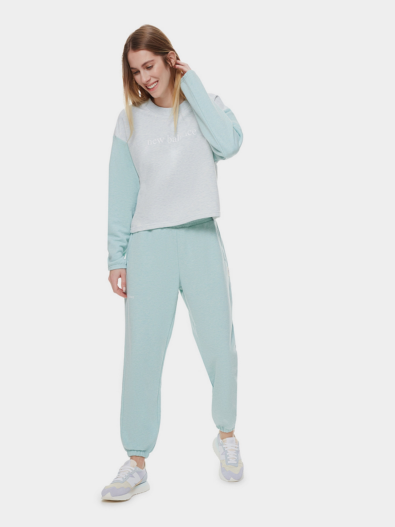 Худи и свитшоты New Balance Essentials Balanced модель WT21557LUH Фото