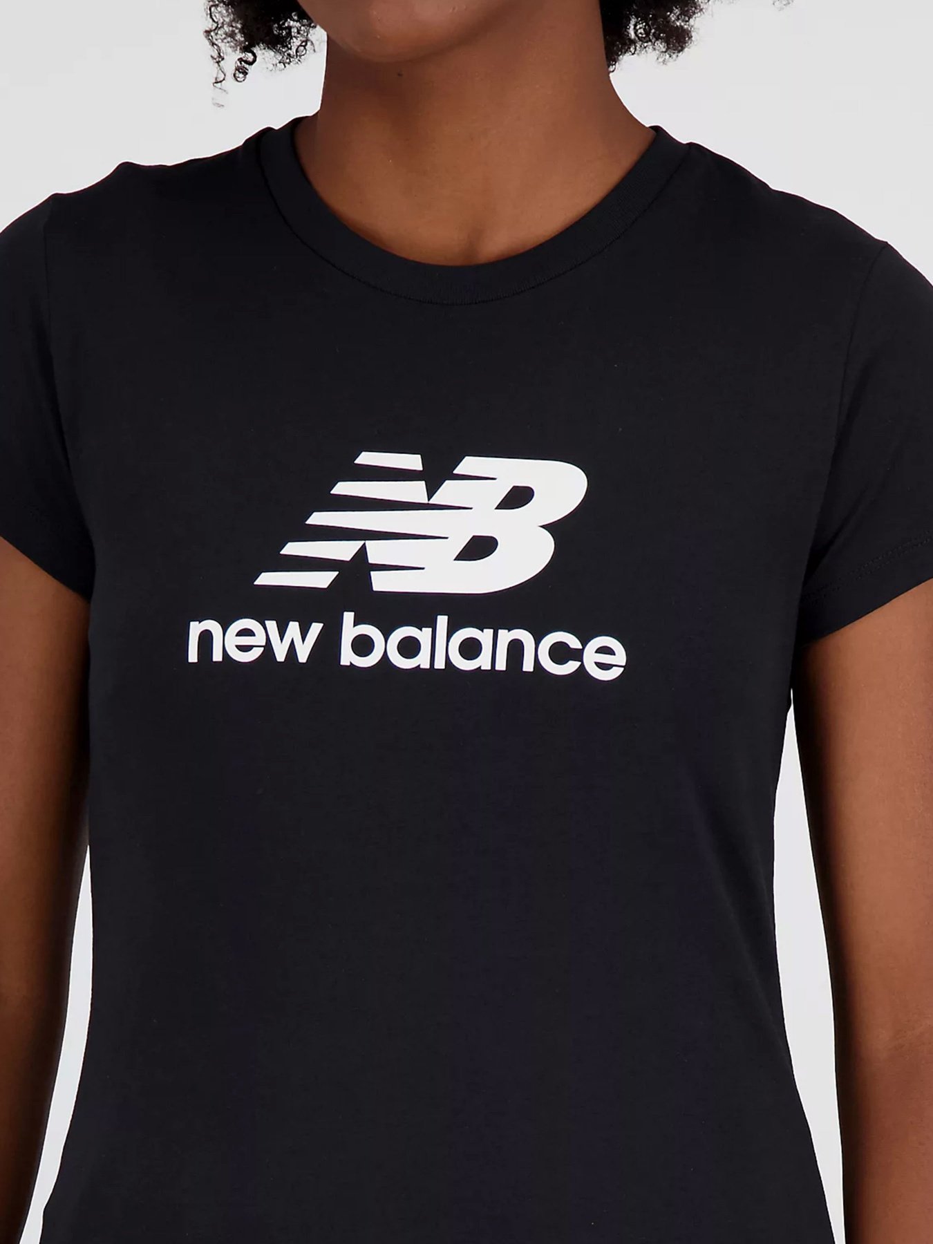 Футболки и поло New Balance  Essentials Stacked Logo модель WT31546BK Фото