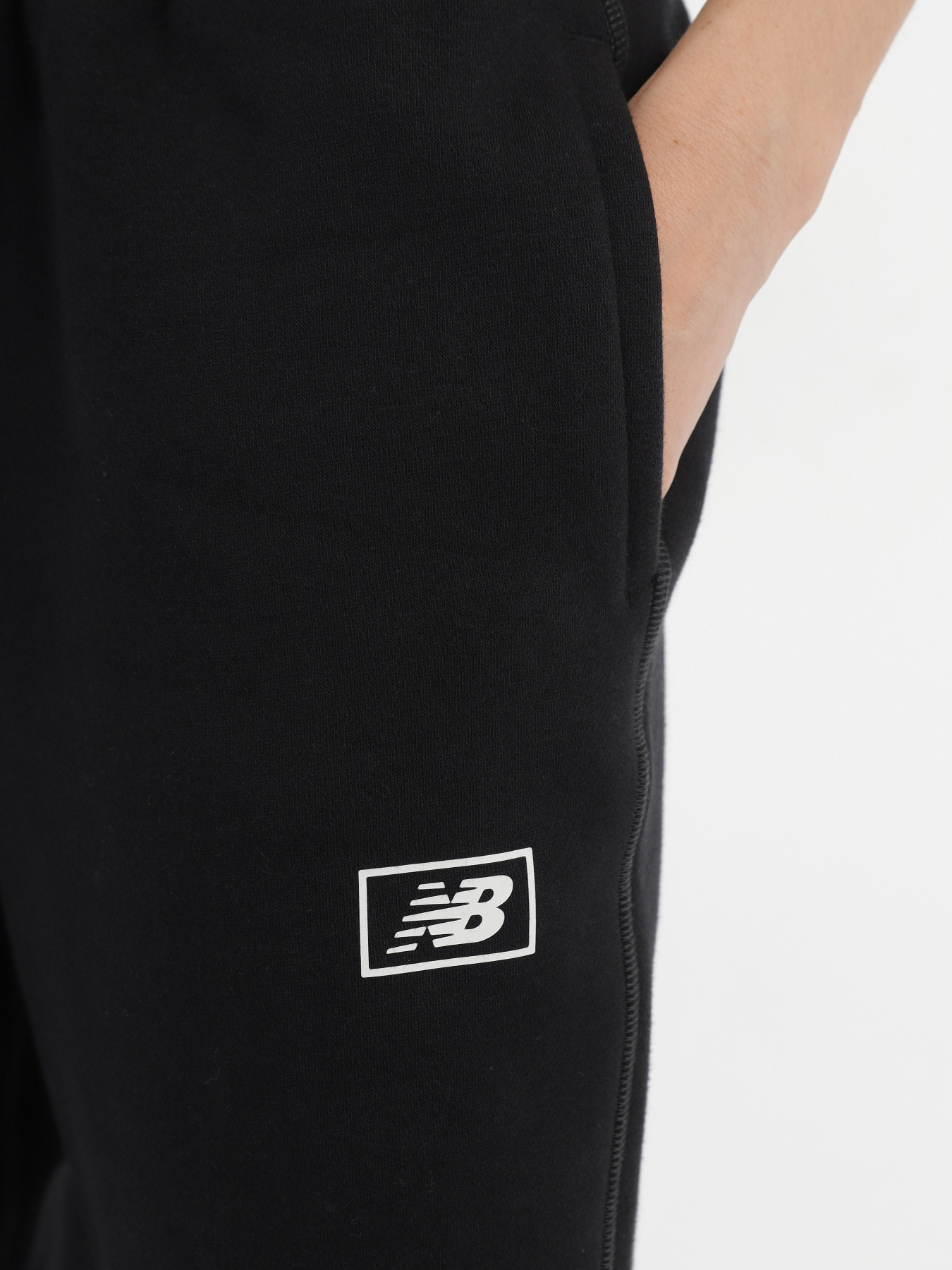 Штани New Balance Essentials Brushed Back Fleece модель WP33500BK Штани New Balance Essentials Brushed Back Fleece модель WP33500BK Фото